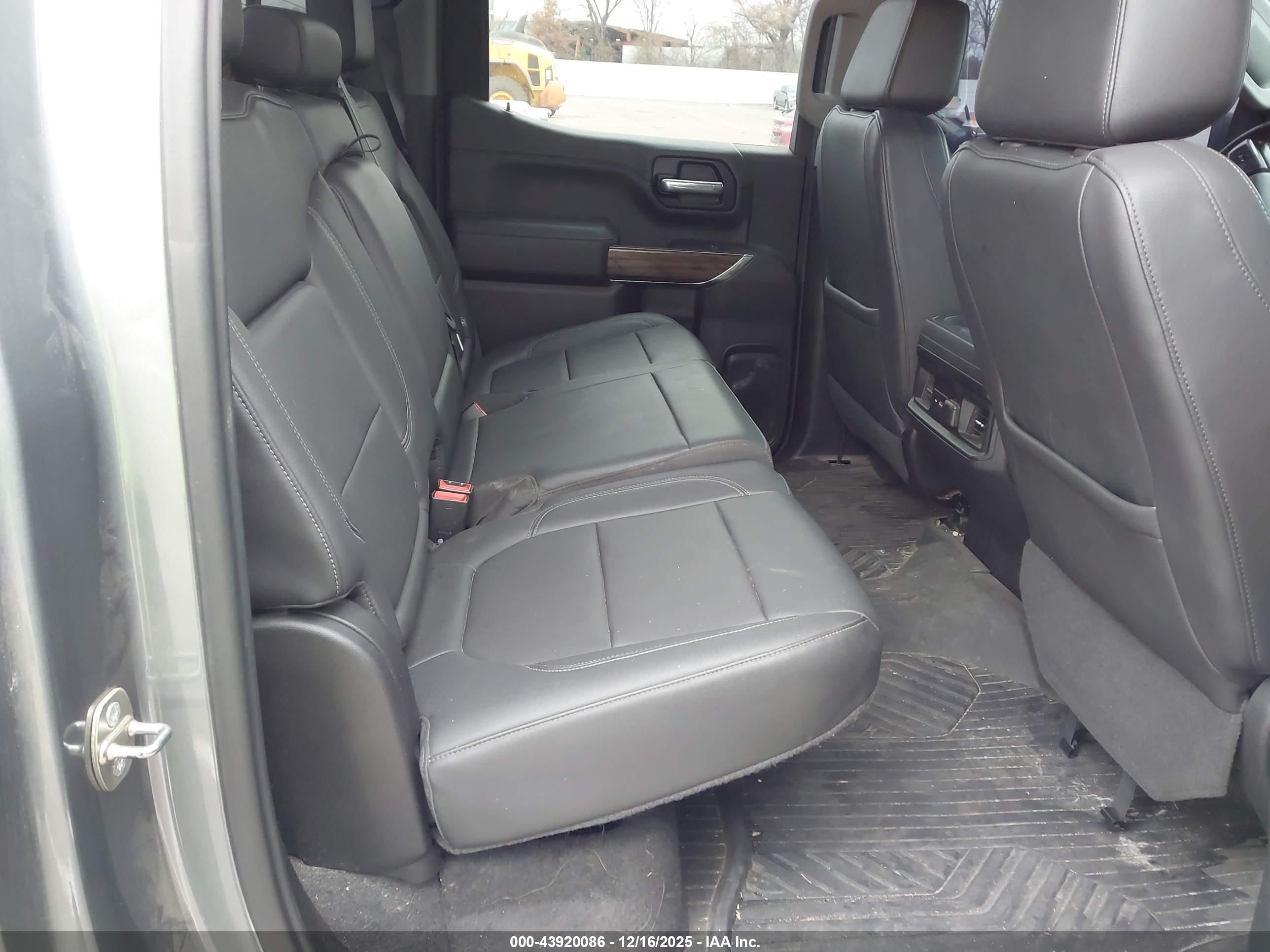CHEVROLET SILVERADO image 8