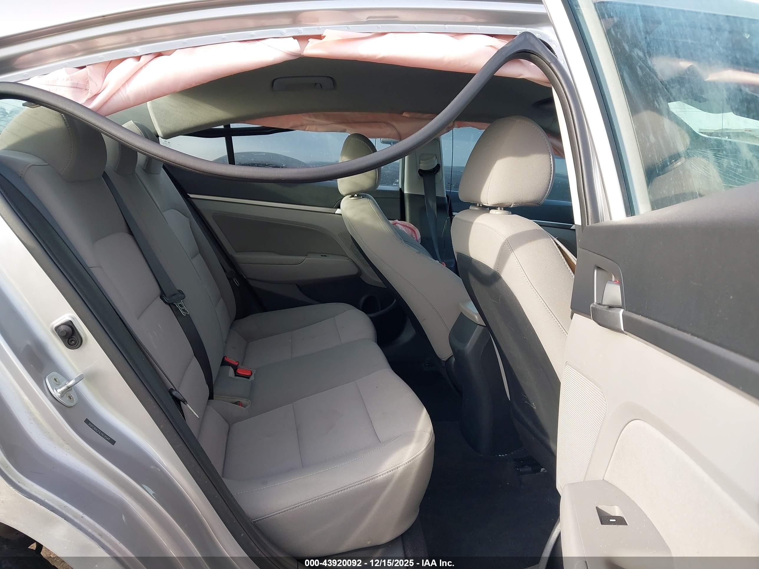 HYUNDAI ELANTRA image 8
