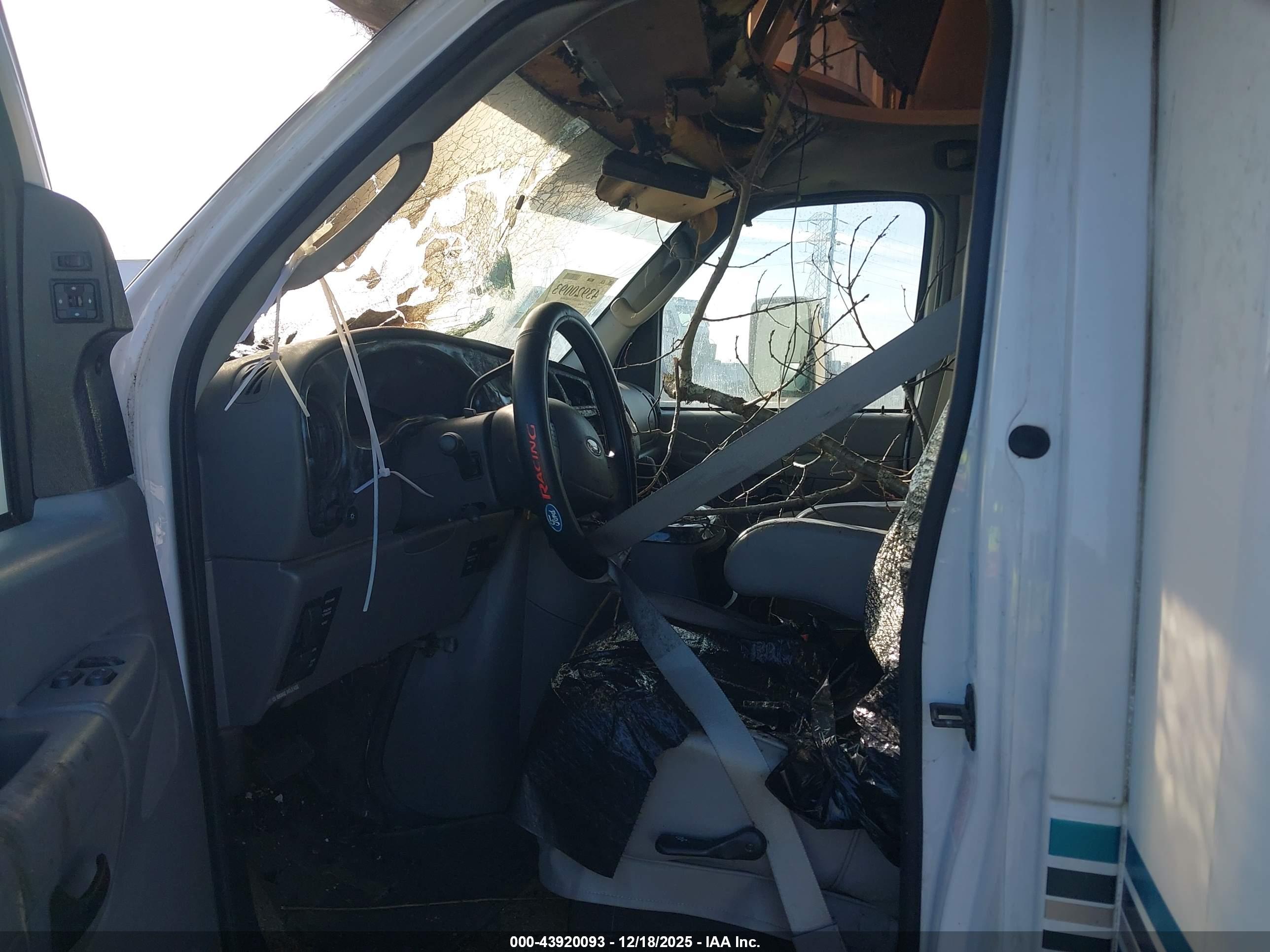 FORD E-450 image 5