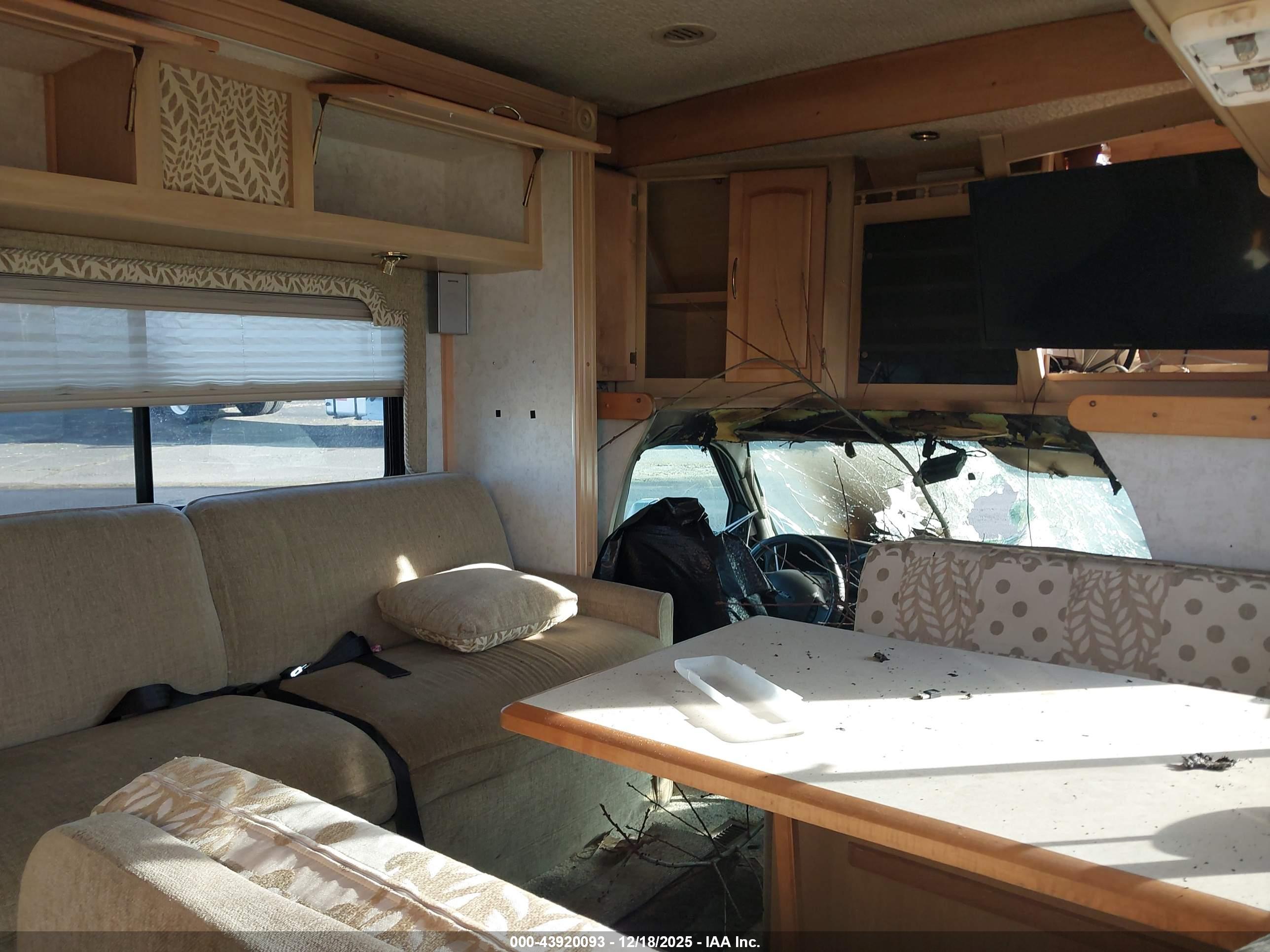 FORD E-450 image 7