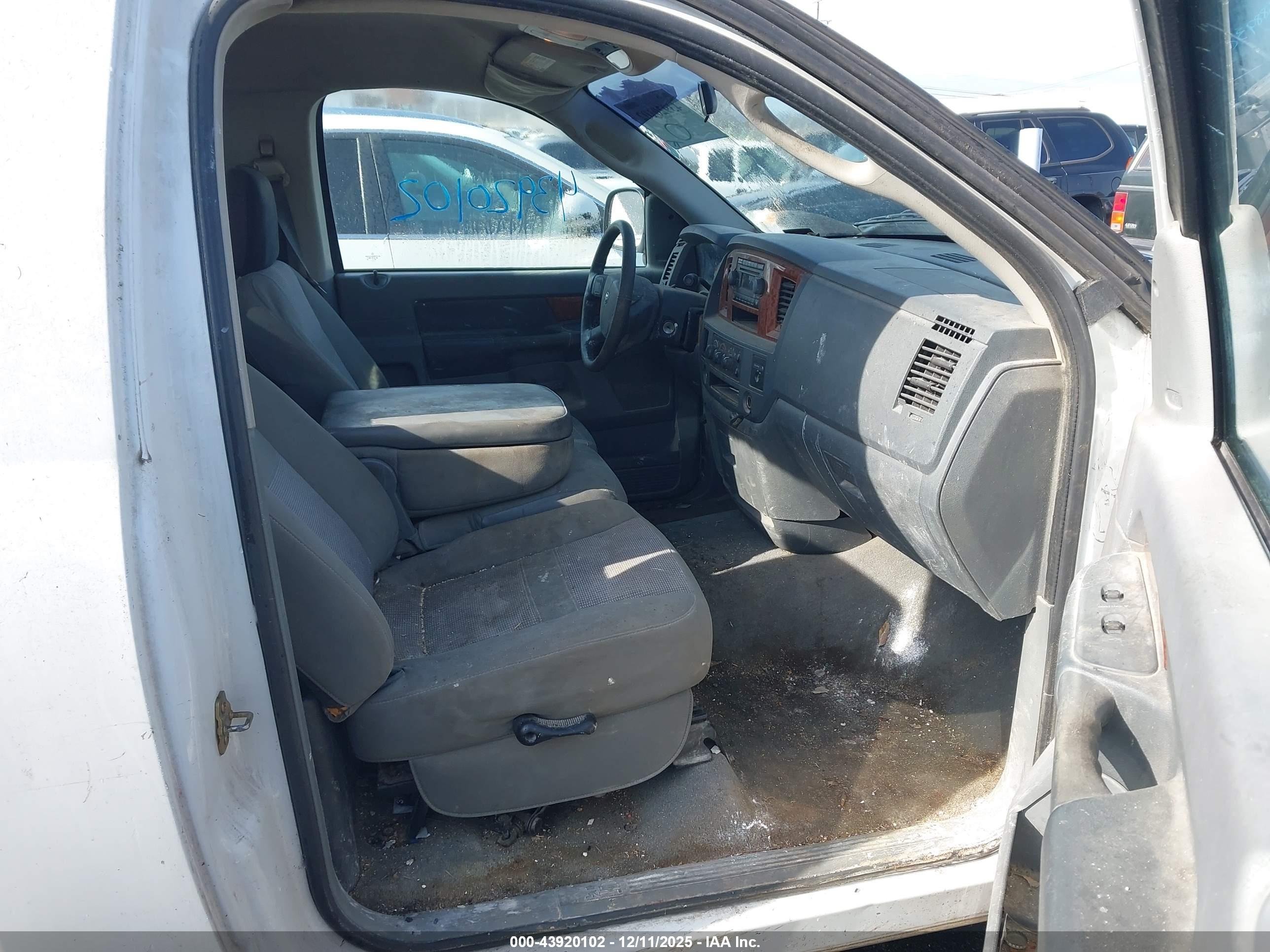 DODGE RAM image 5