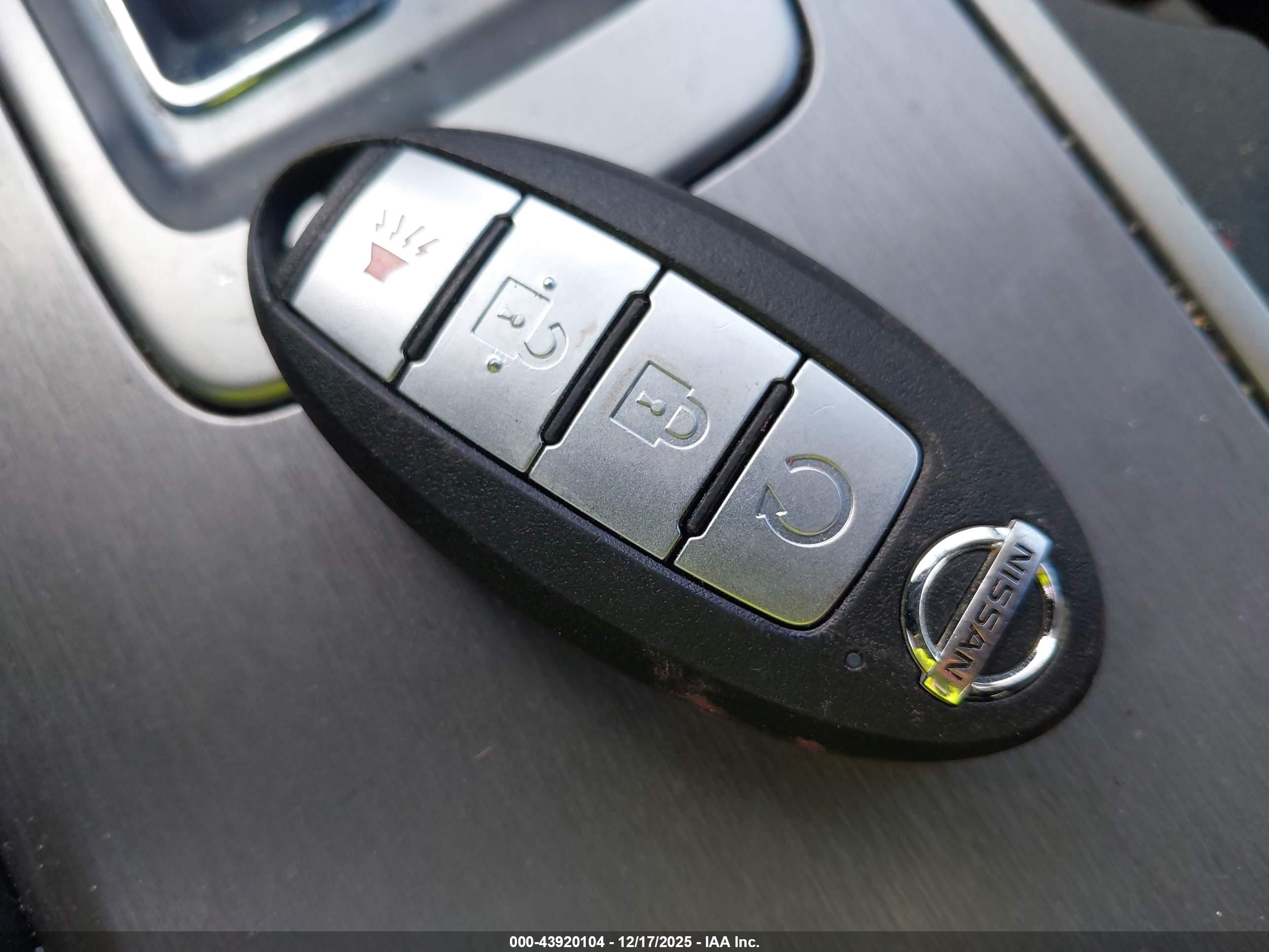 NISSAN MURANO image 11
