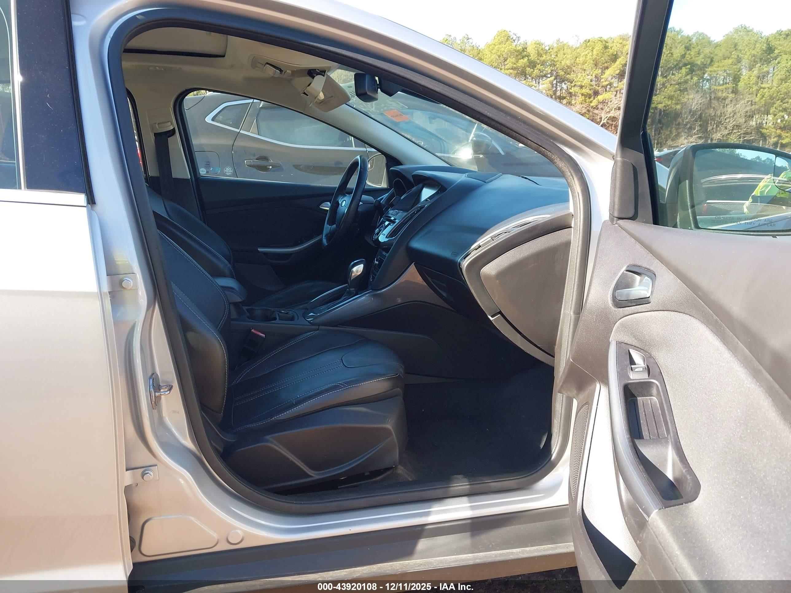 FORD FOCUS image 5