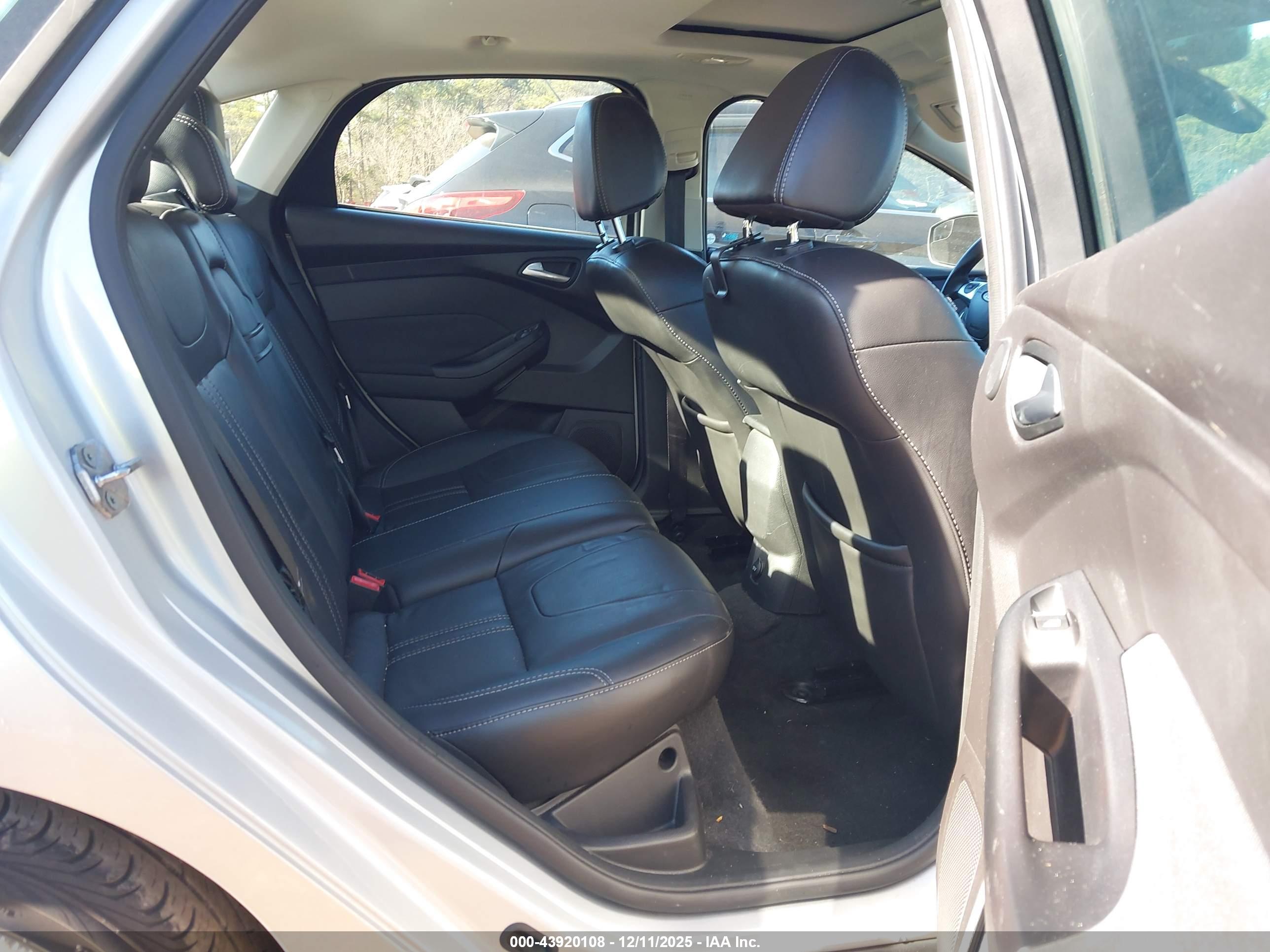 FORD FOCUS image 8