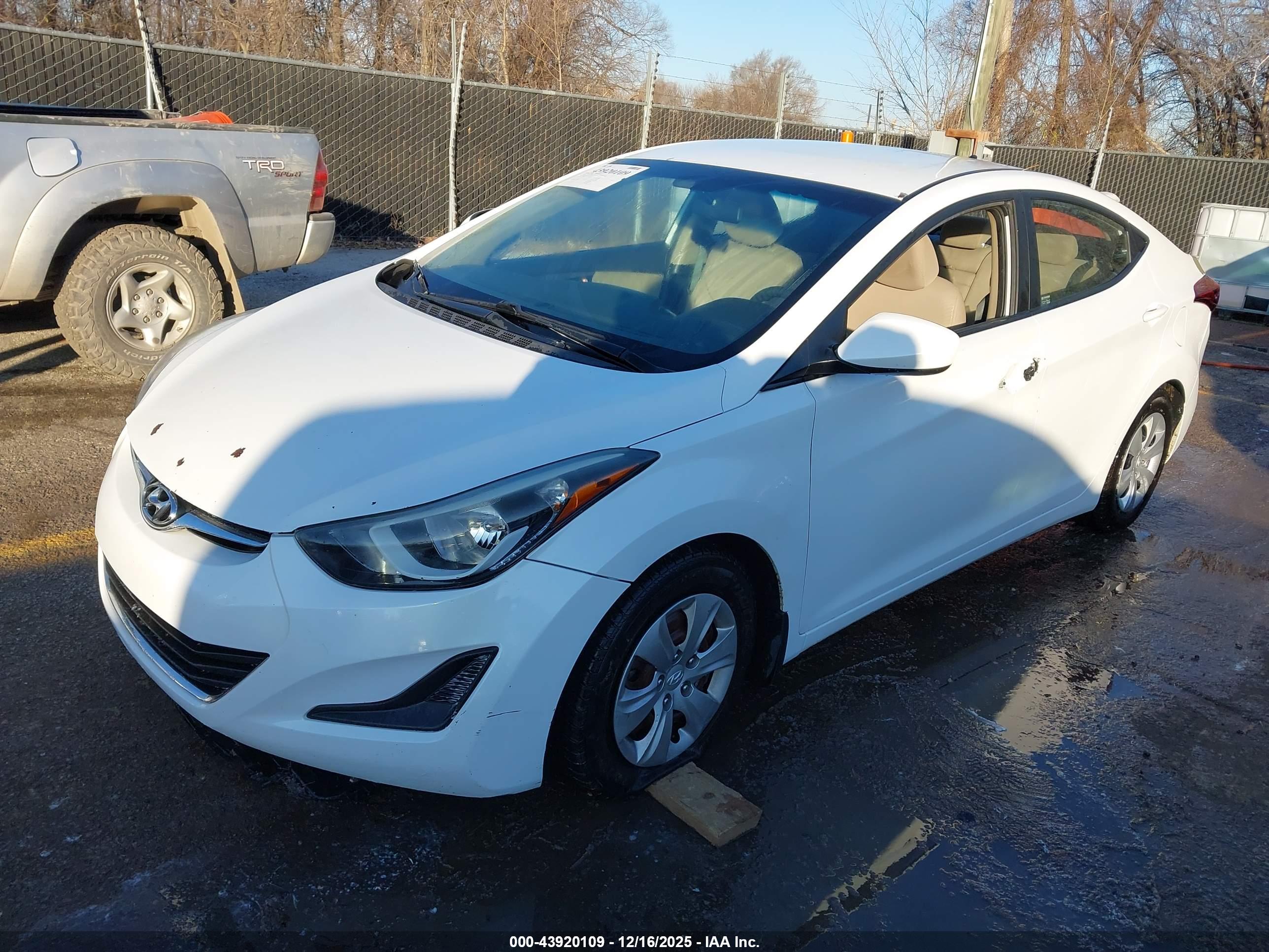 HYUNDAI ELANTRA image 2