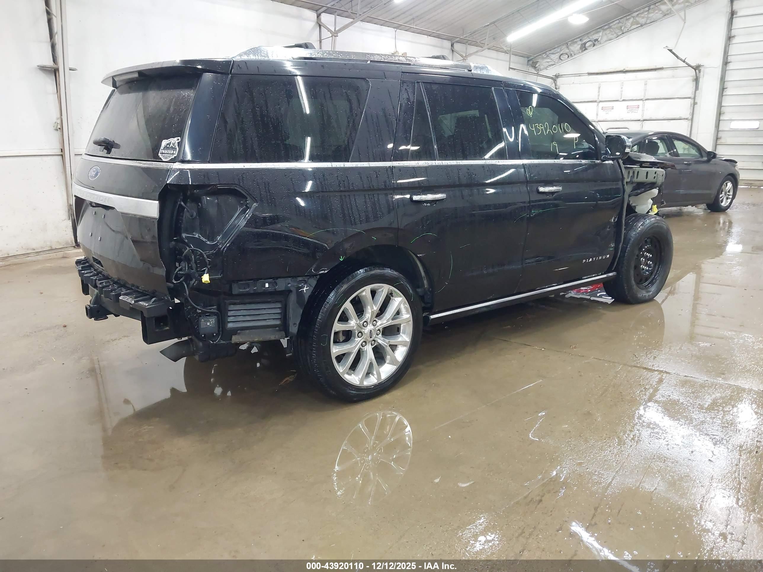 FORD EXPEDITION image 4