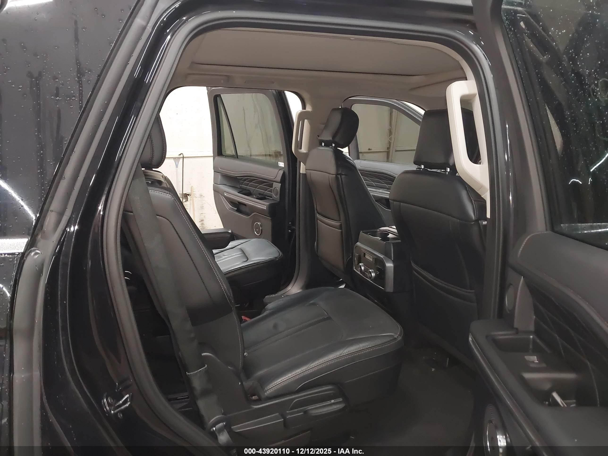 FORD EXPEDITION image 8