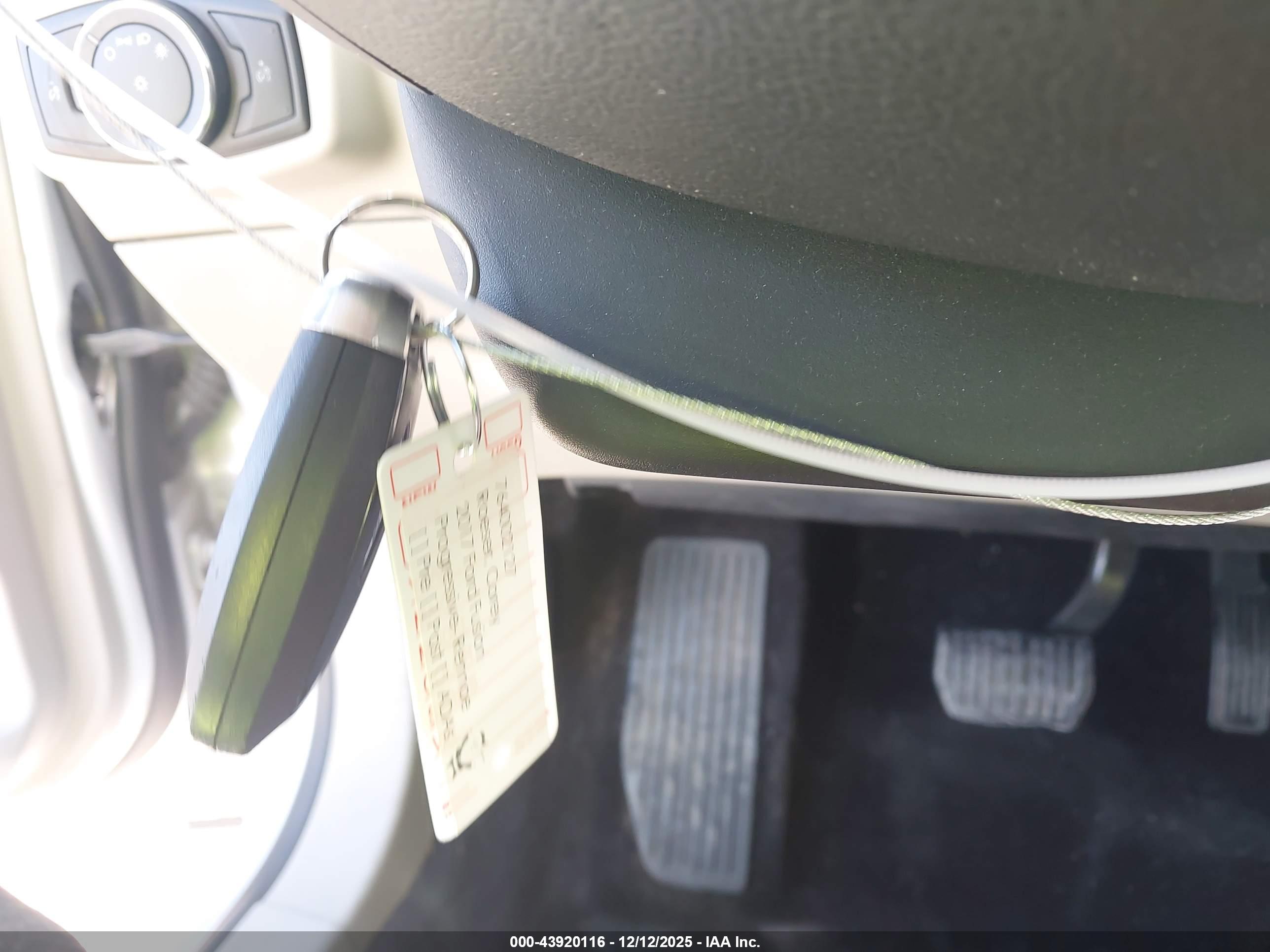 FORD FUSION image 11