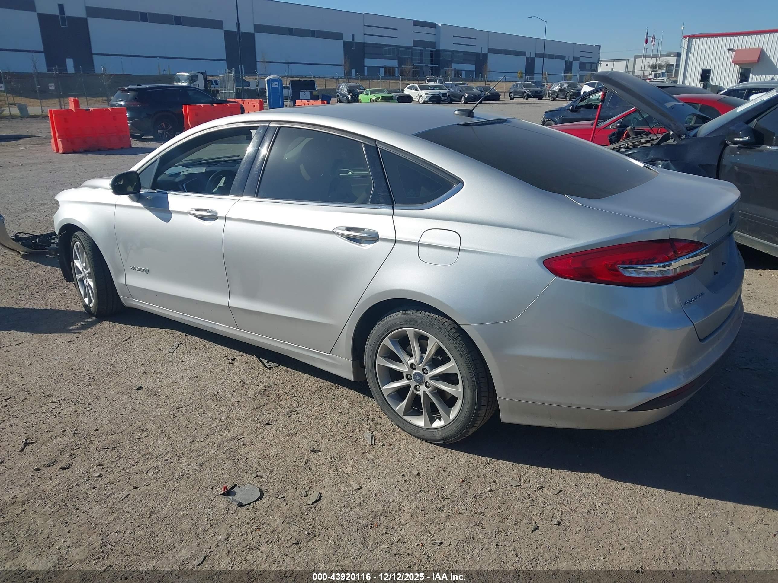 FORD FUSION image 3