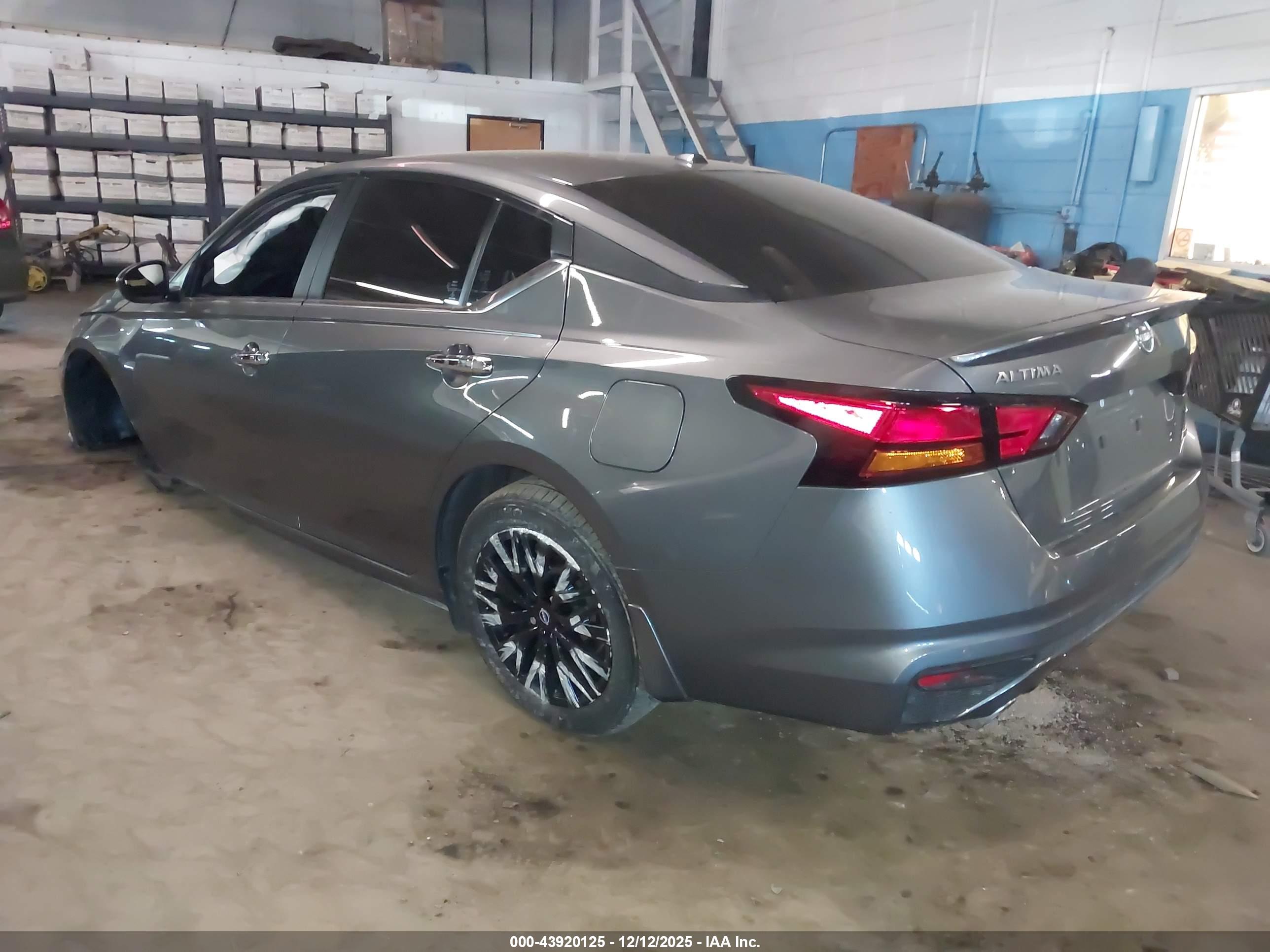 NISSAN ALTIMA image 3