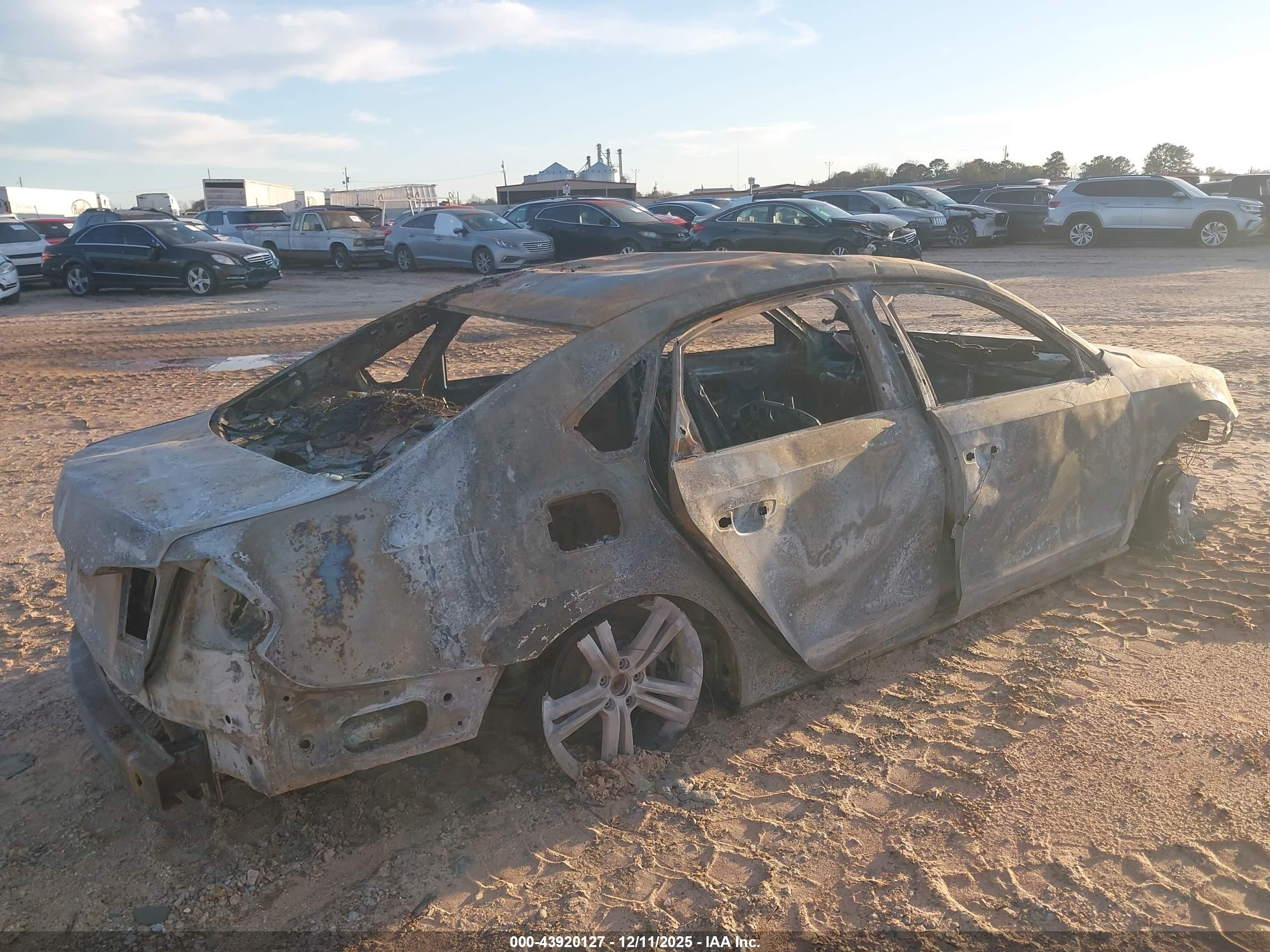 VOLKSWAGEN PASSAT image 4