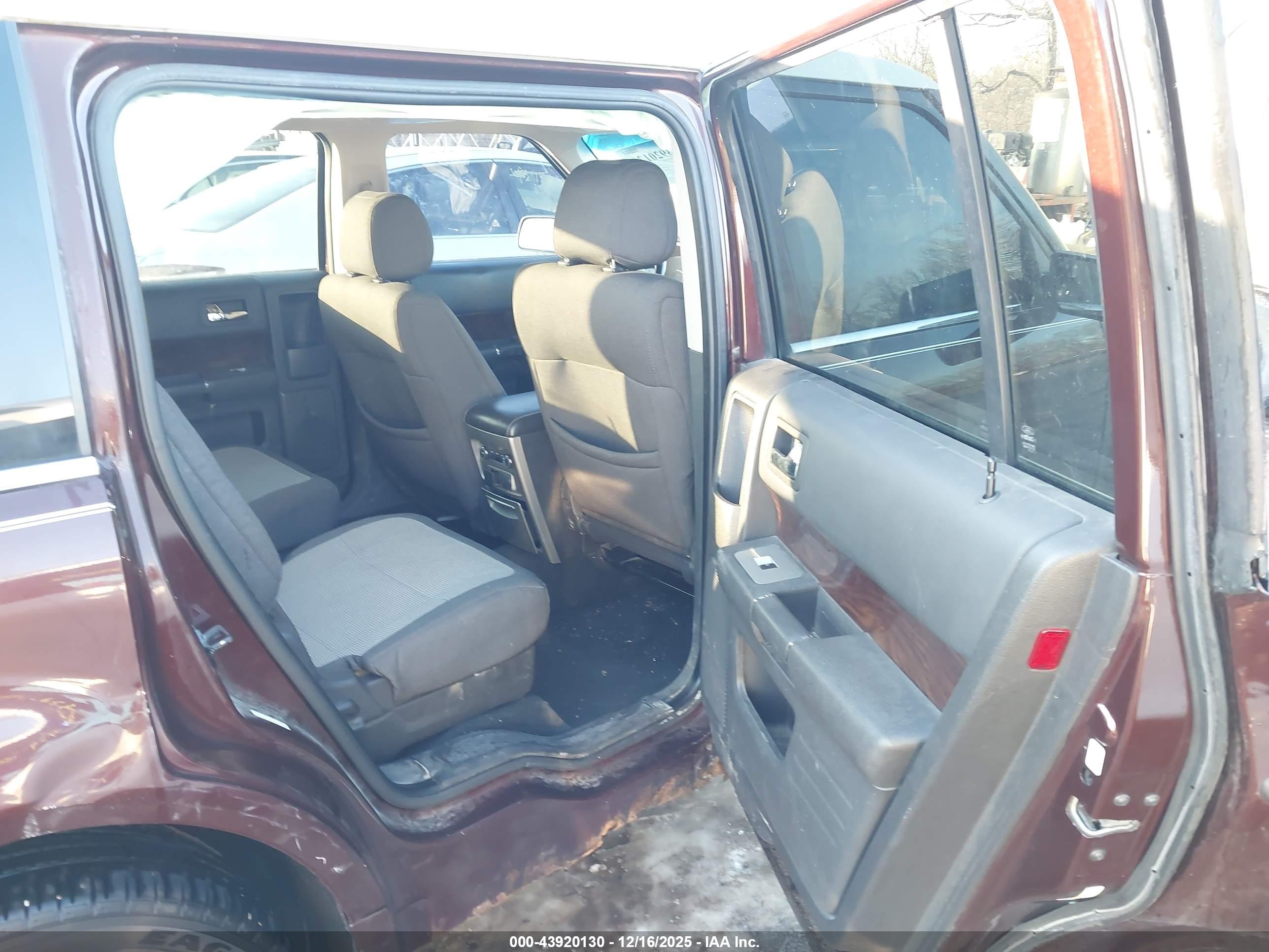 FORD FLEX image 8