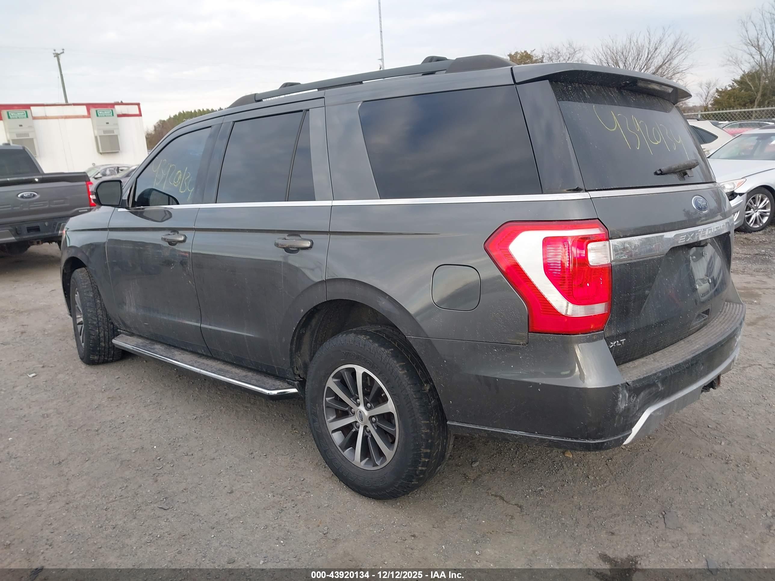 FORD EXPEDITION image 3