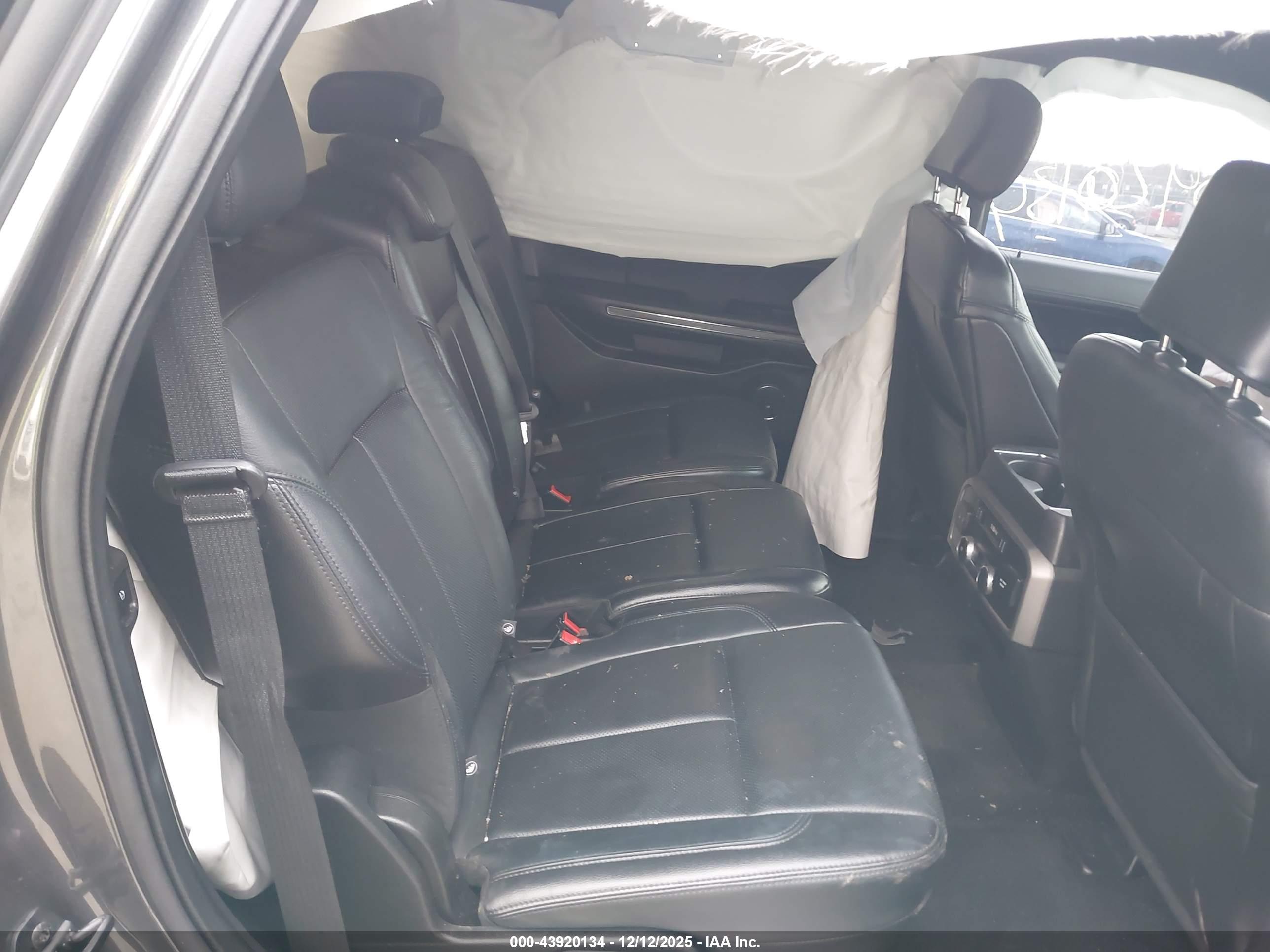 FORD EXPEDITION image 8