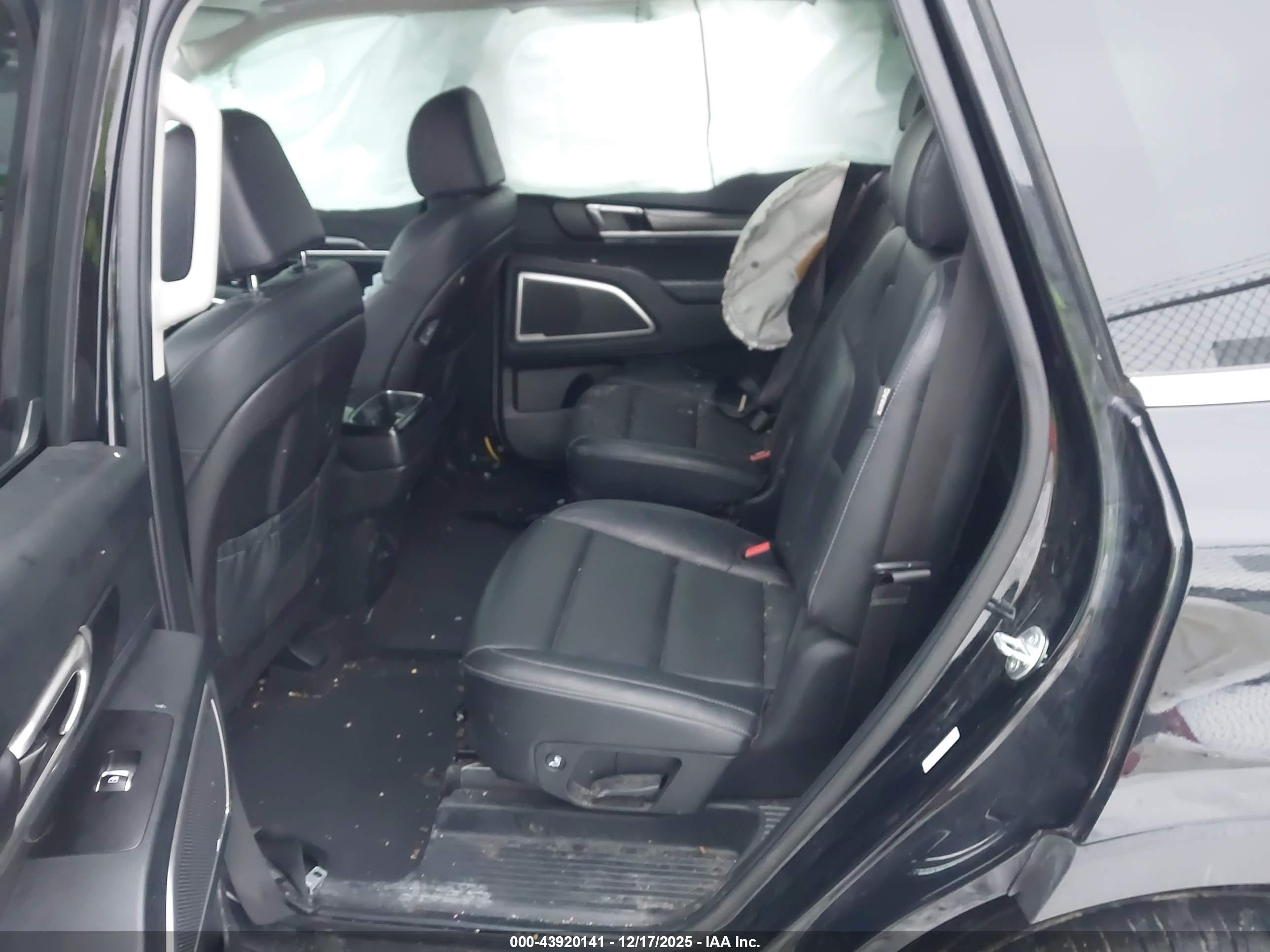 KIA TELLURIDE image 8