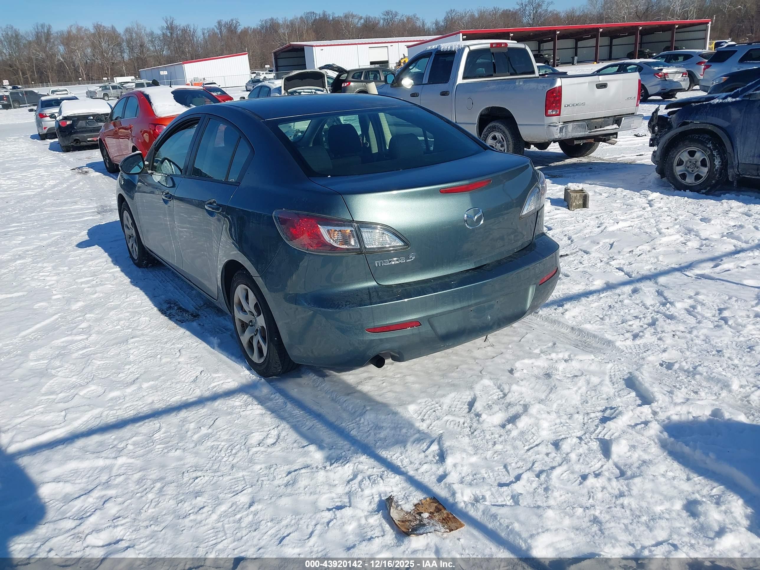MAZDA MAZDA3 image 3