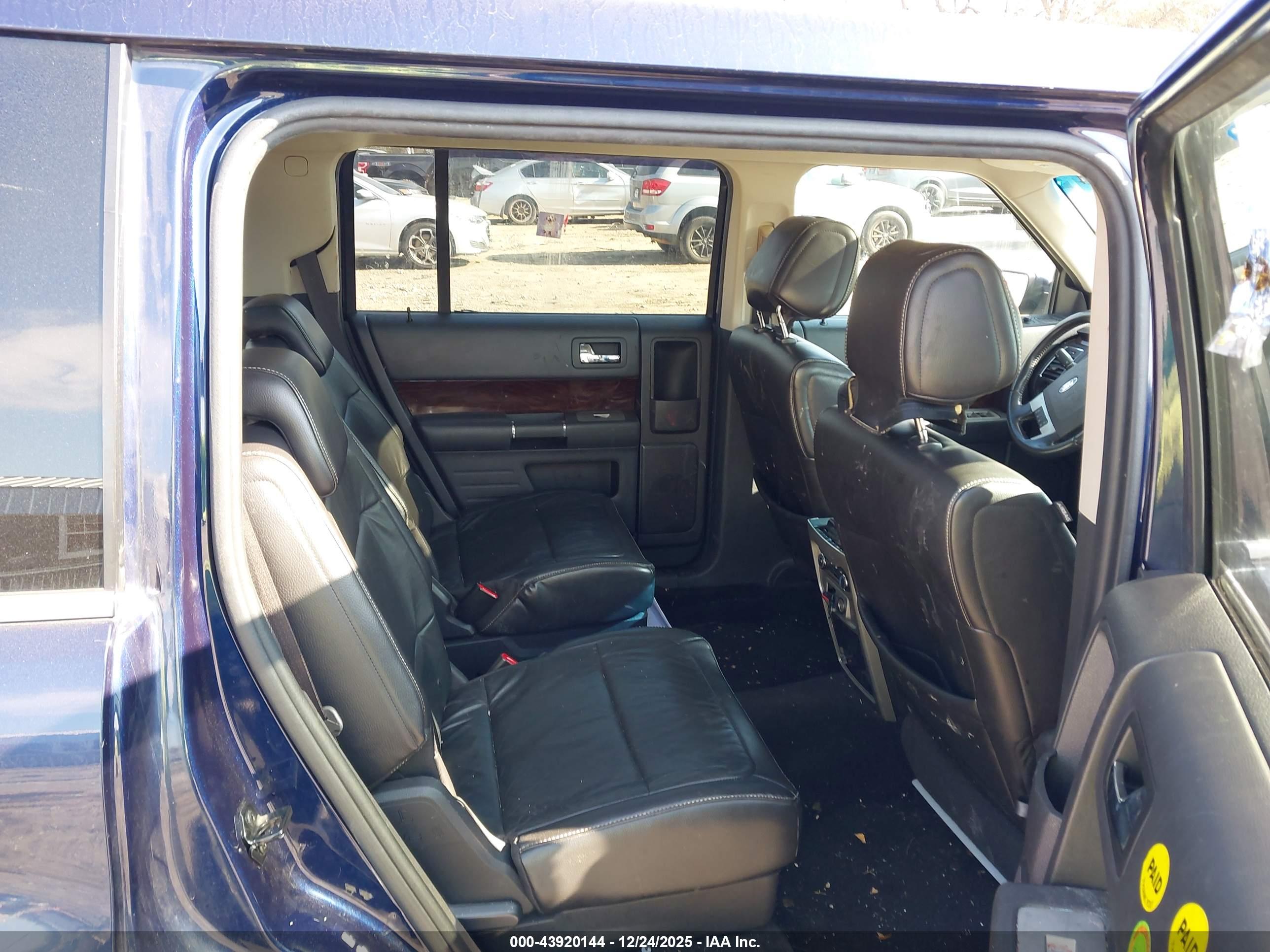 FORD FLEX image 8