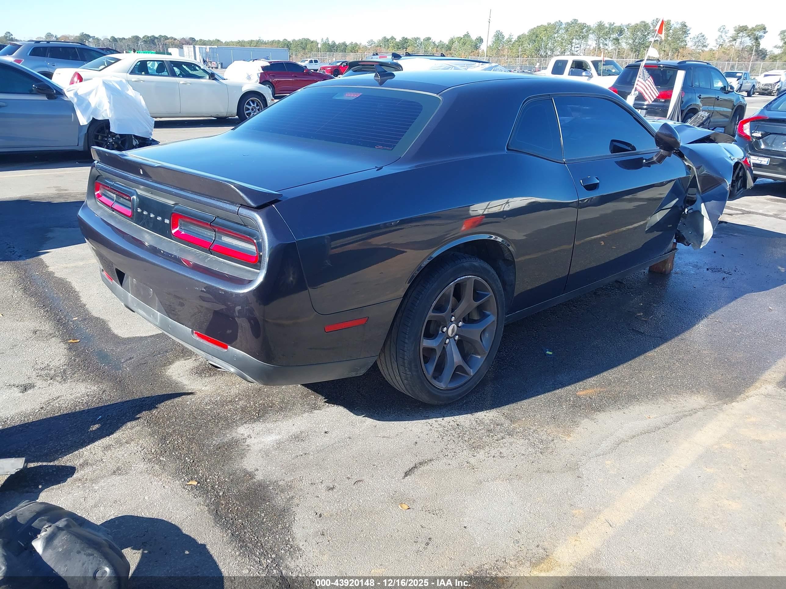 DODGE CHALLENGER image 4