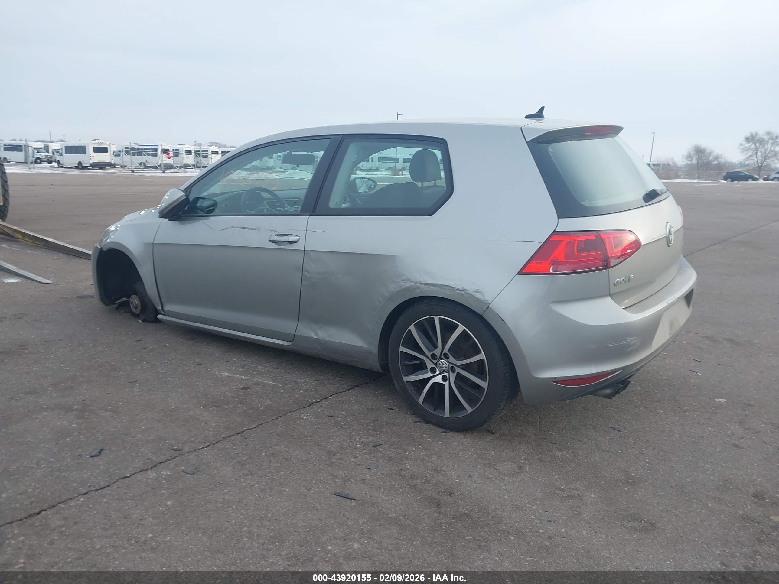 VOLKSWAGEN GOLF image 3