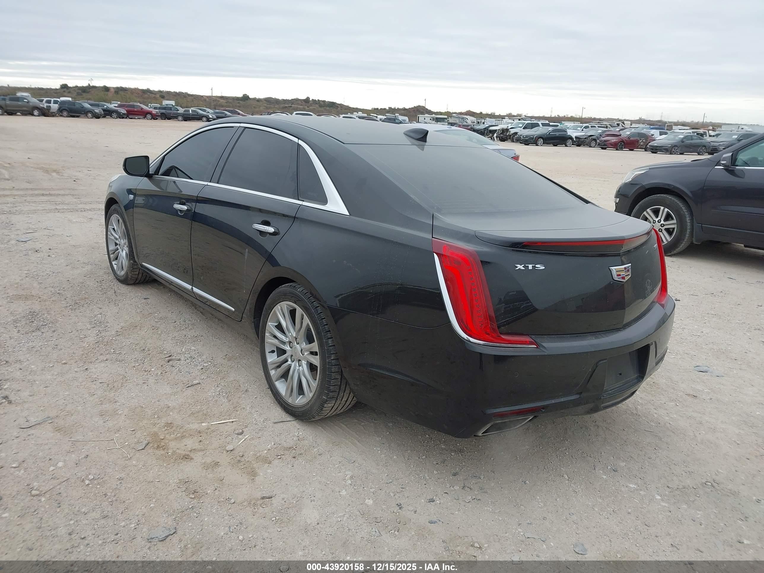 CADILLAC XTS image 3