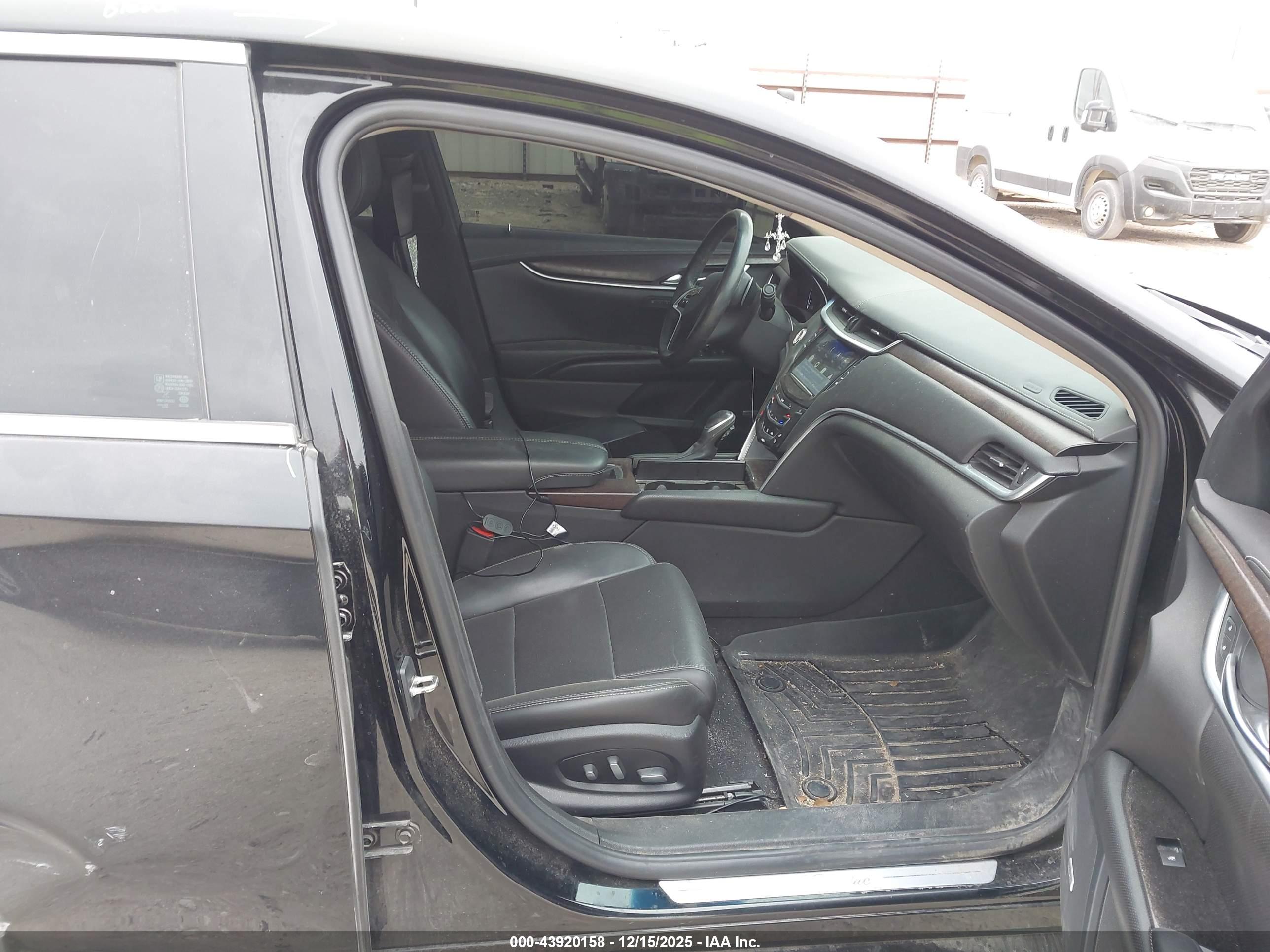 CADILLAC XTS image 5