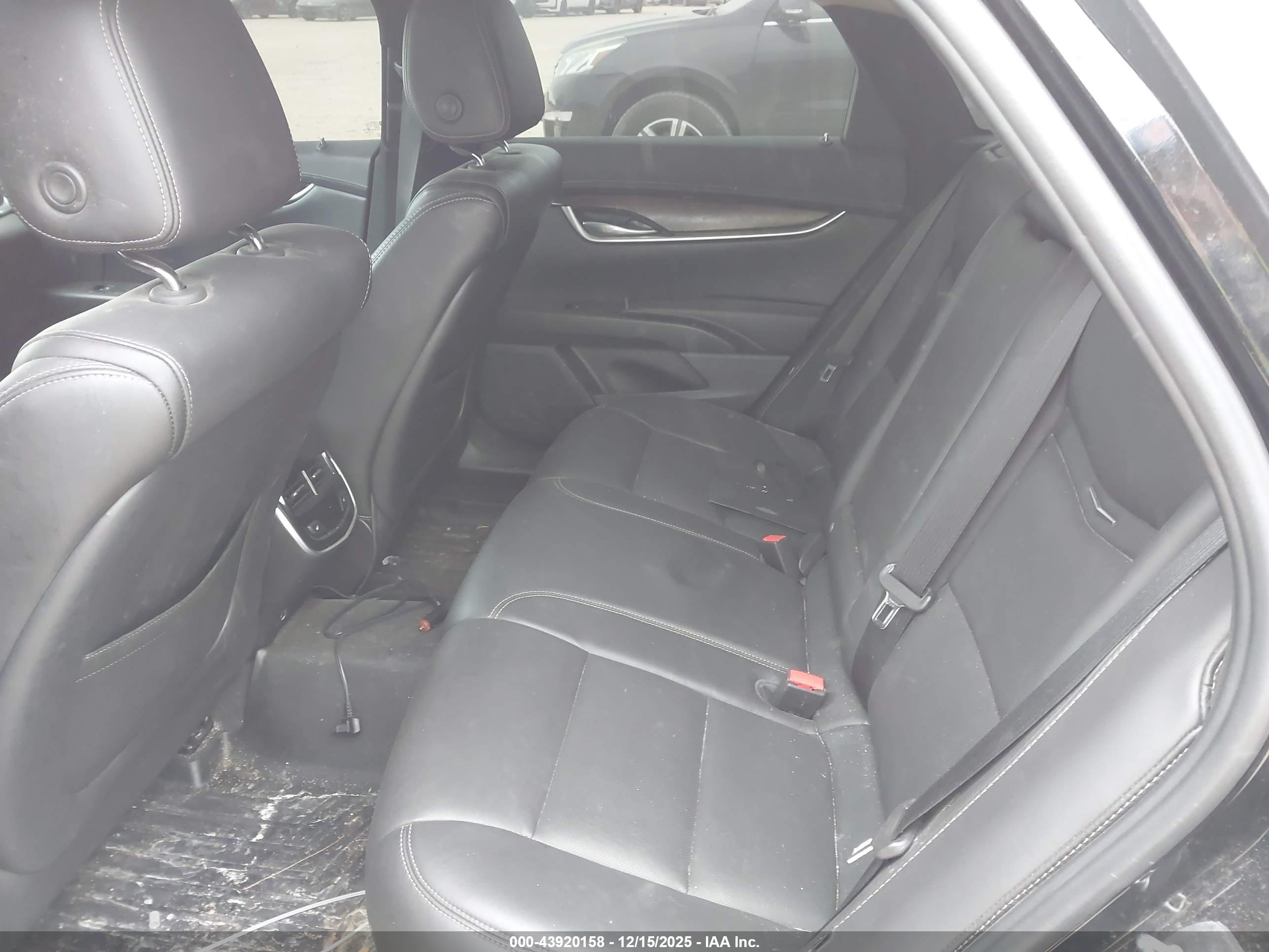 CADILLAC XTS image 8