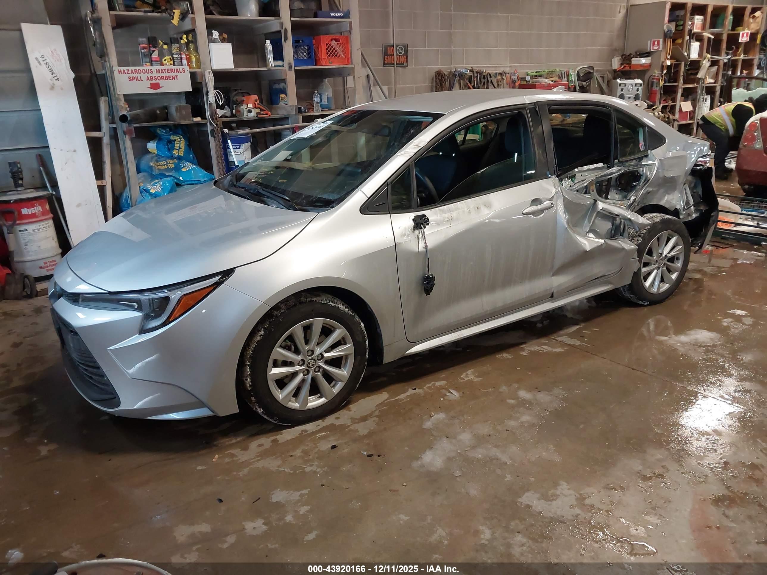 TOYOTA COROLLA image 2