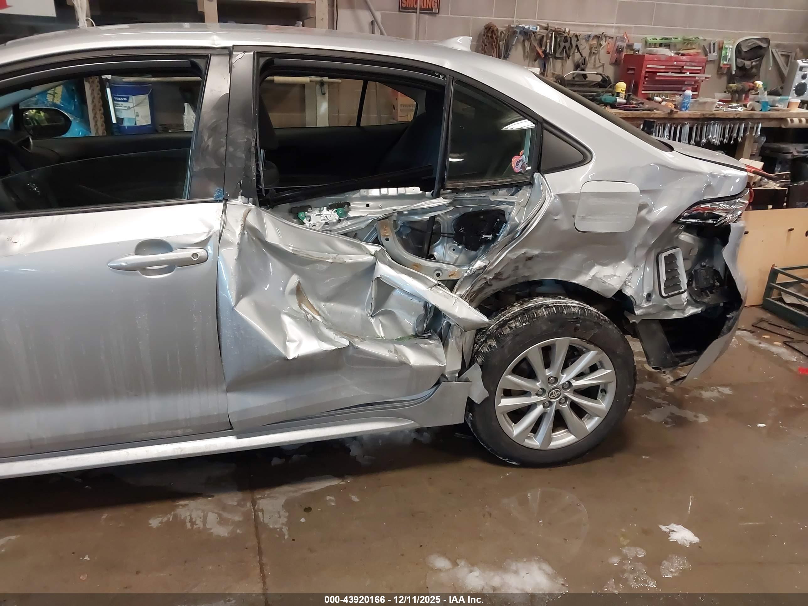 TOYOTA COROLLA image 6