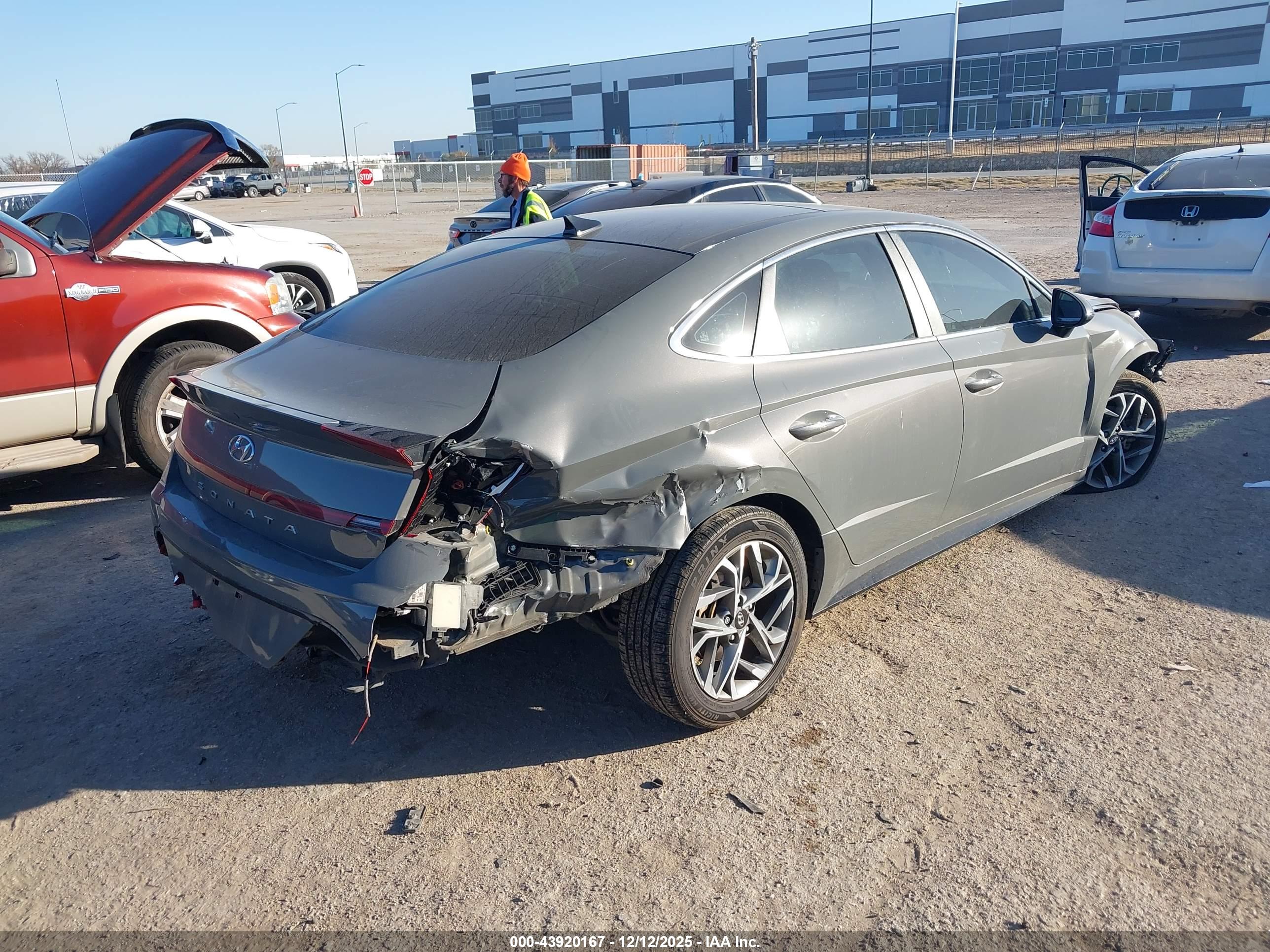 HYUNDAI SONATA image 4