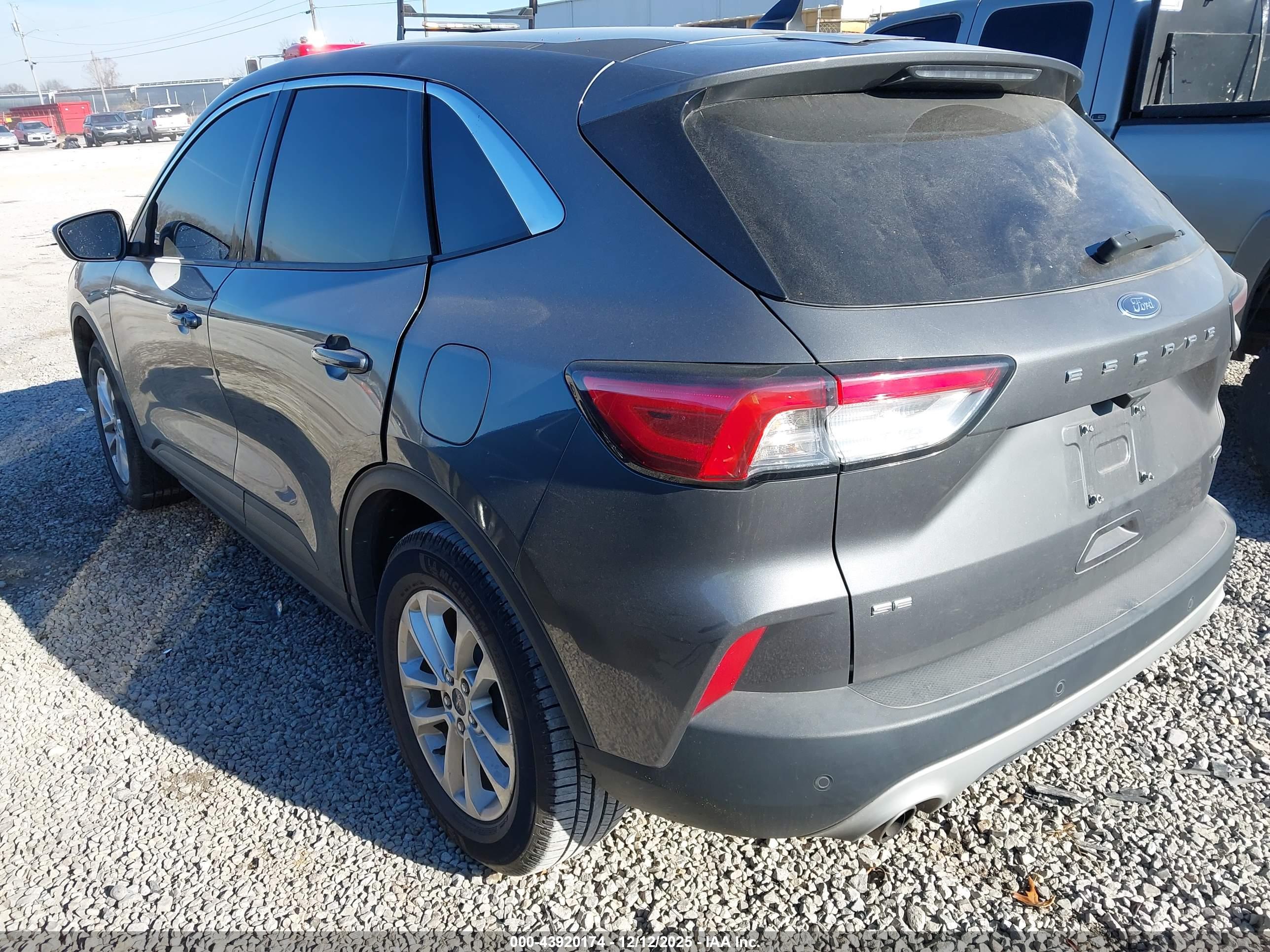 FORD ESCAPE image 3