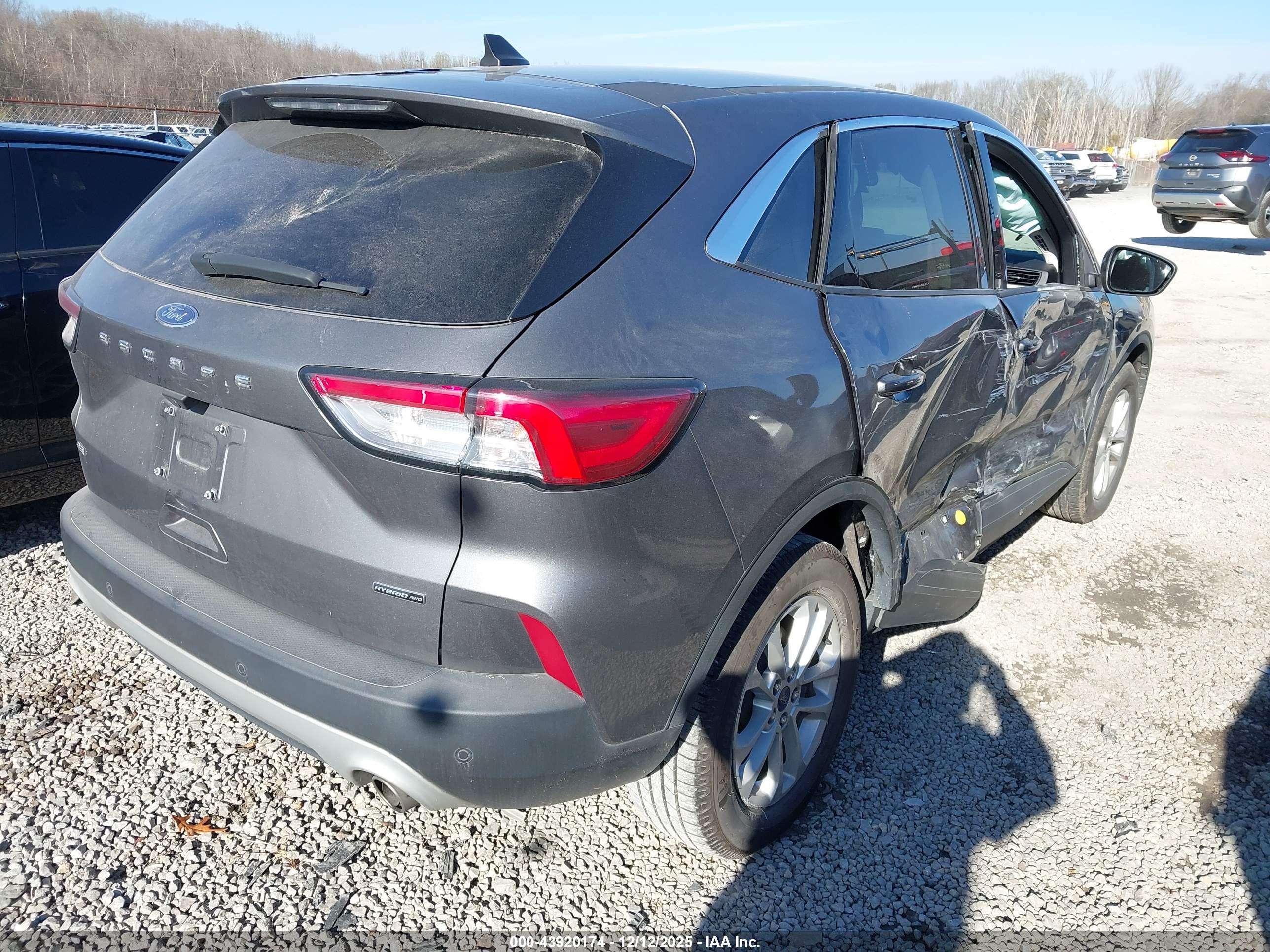 FORD ESCAPE image 4