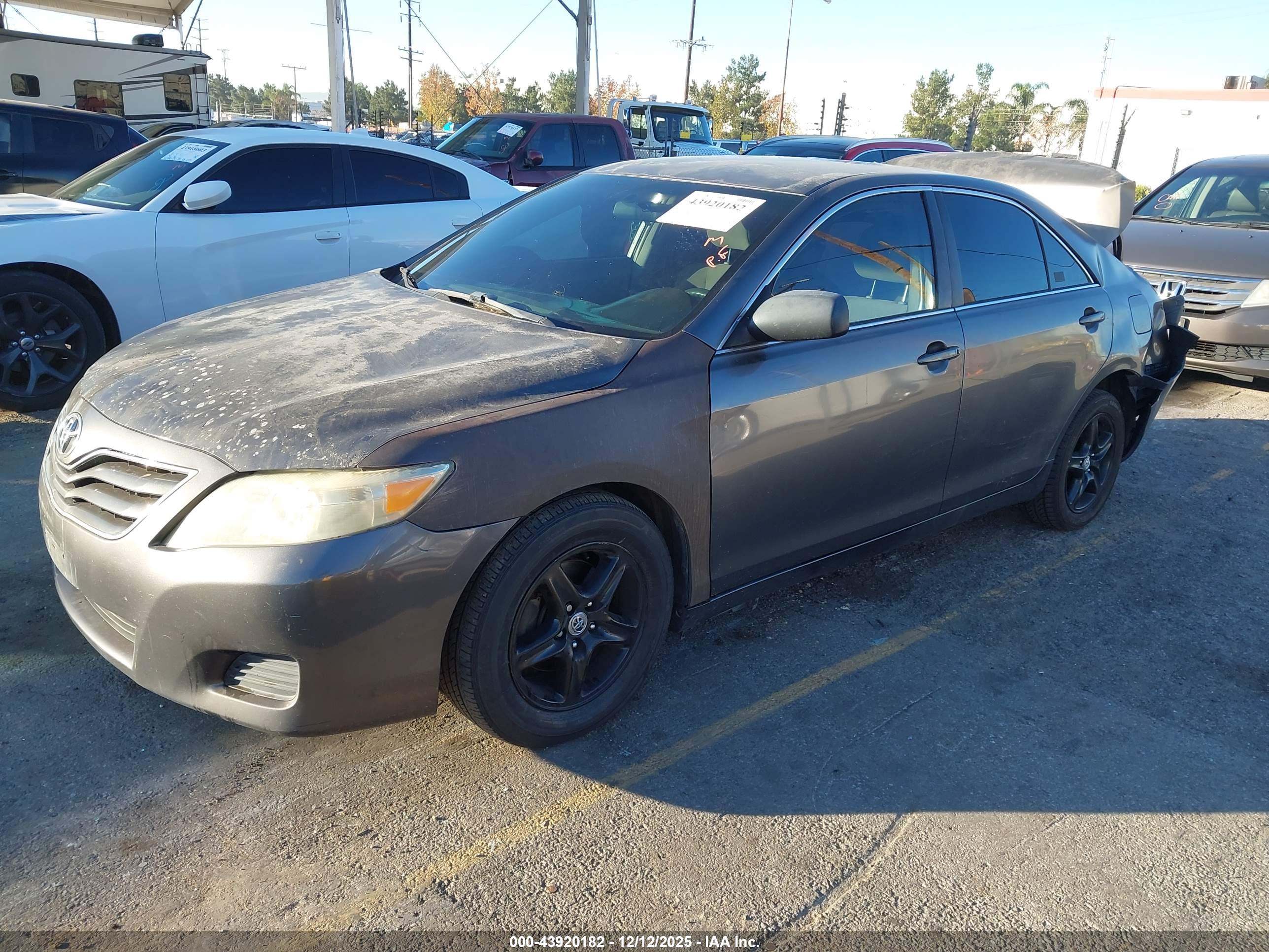 TOYOTA CAMRY image 2