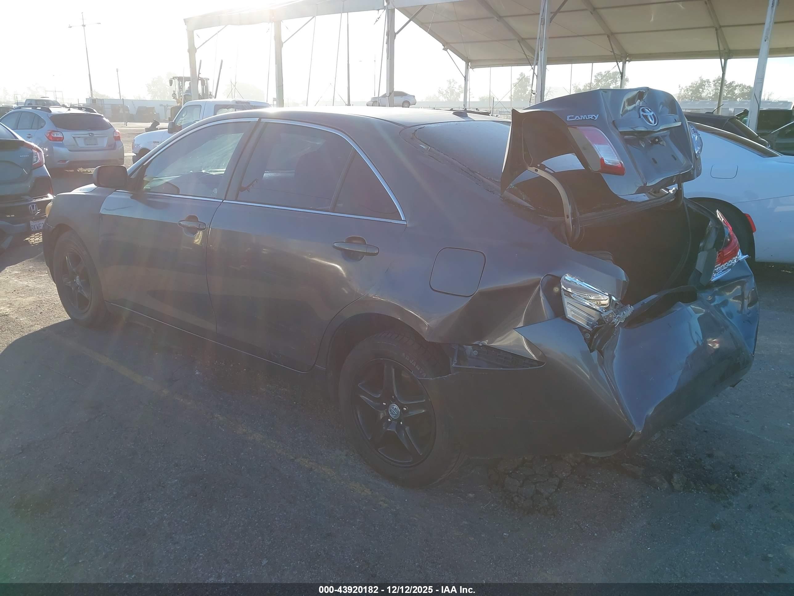 TOYOTA CAMRY image 3