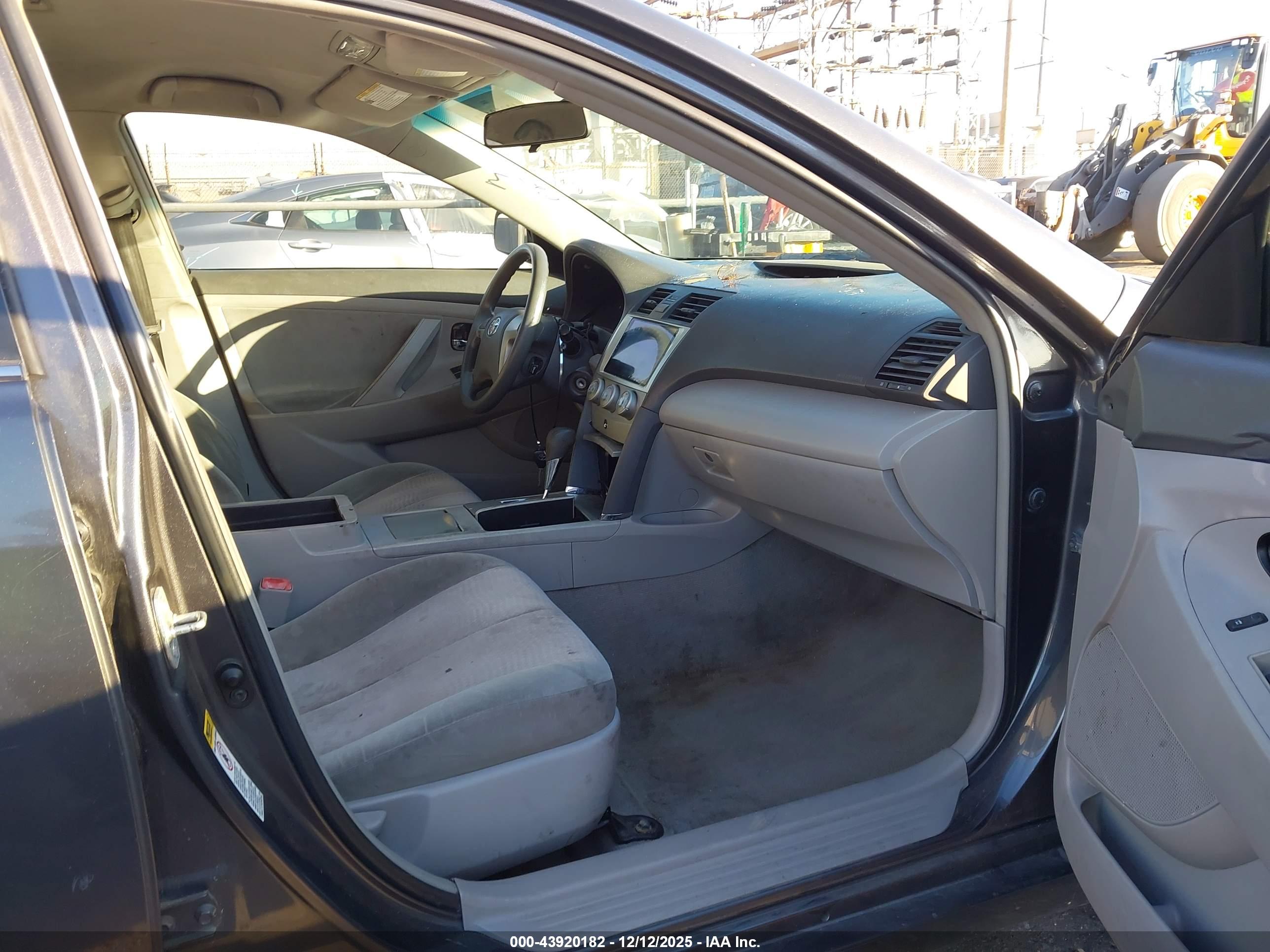 TOYOTA CAMRY image 5
