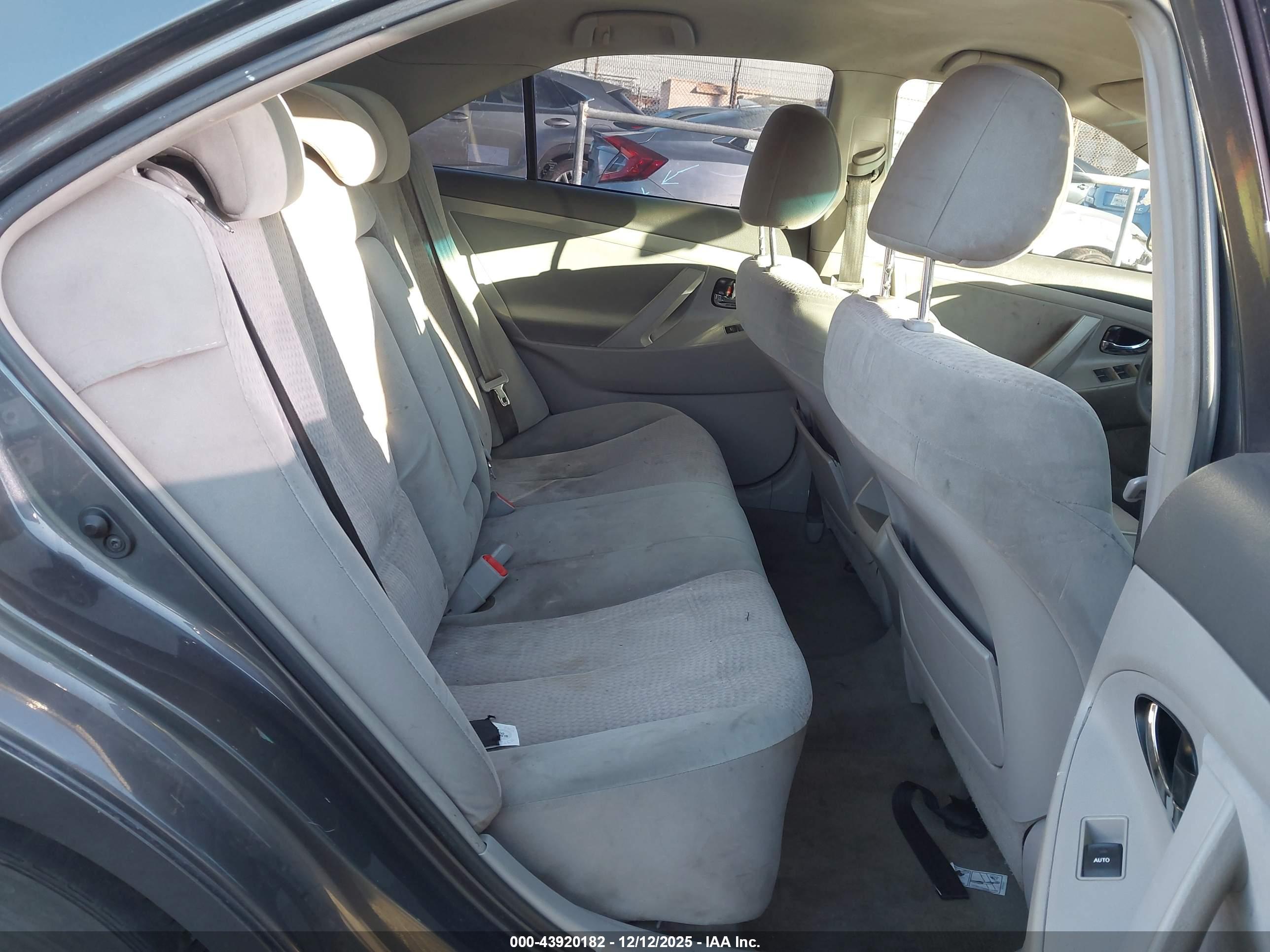 TOYOTA CAMRY image 8