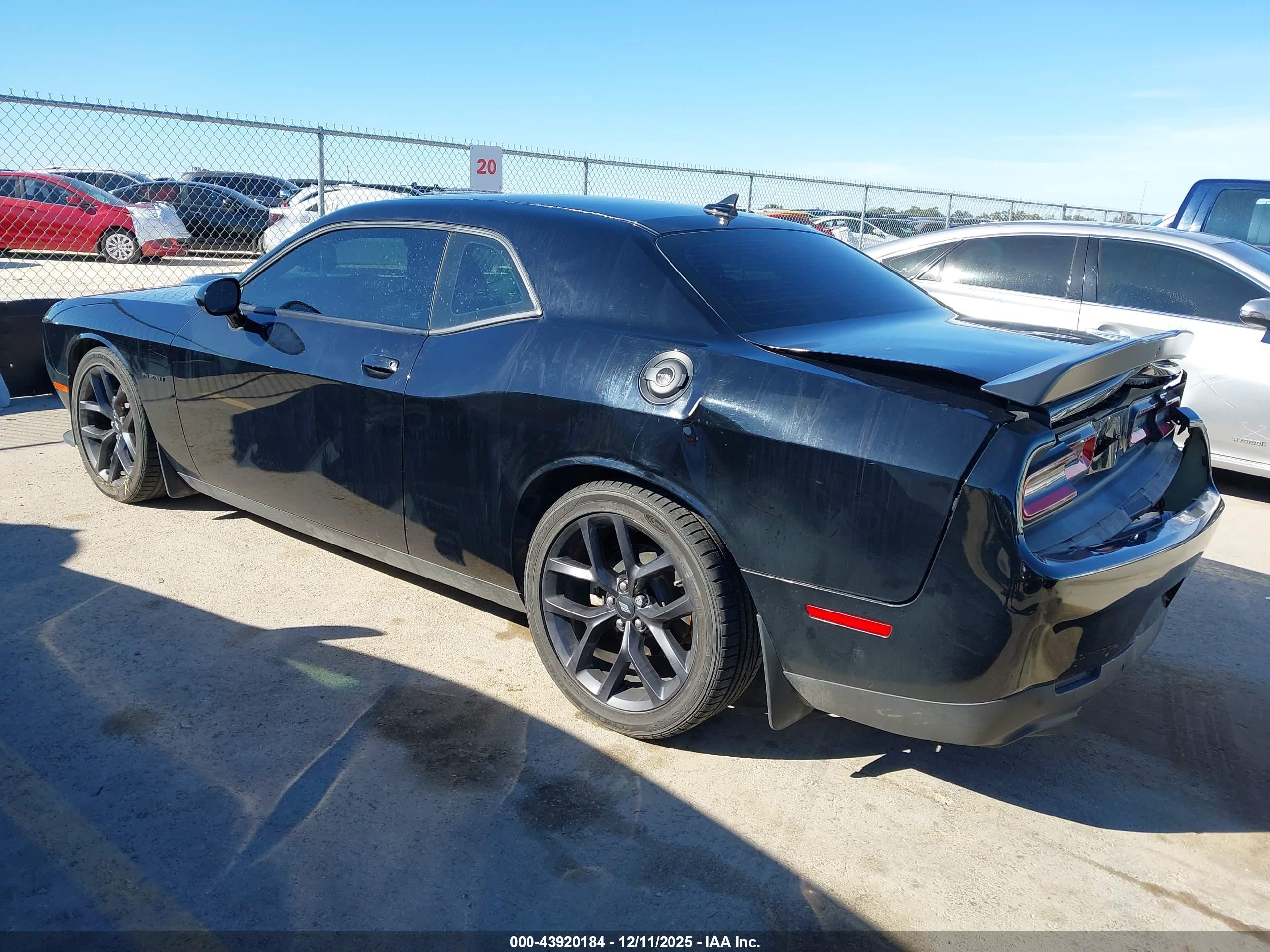 DODGE CHALLENGER image 3