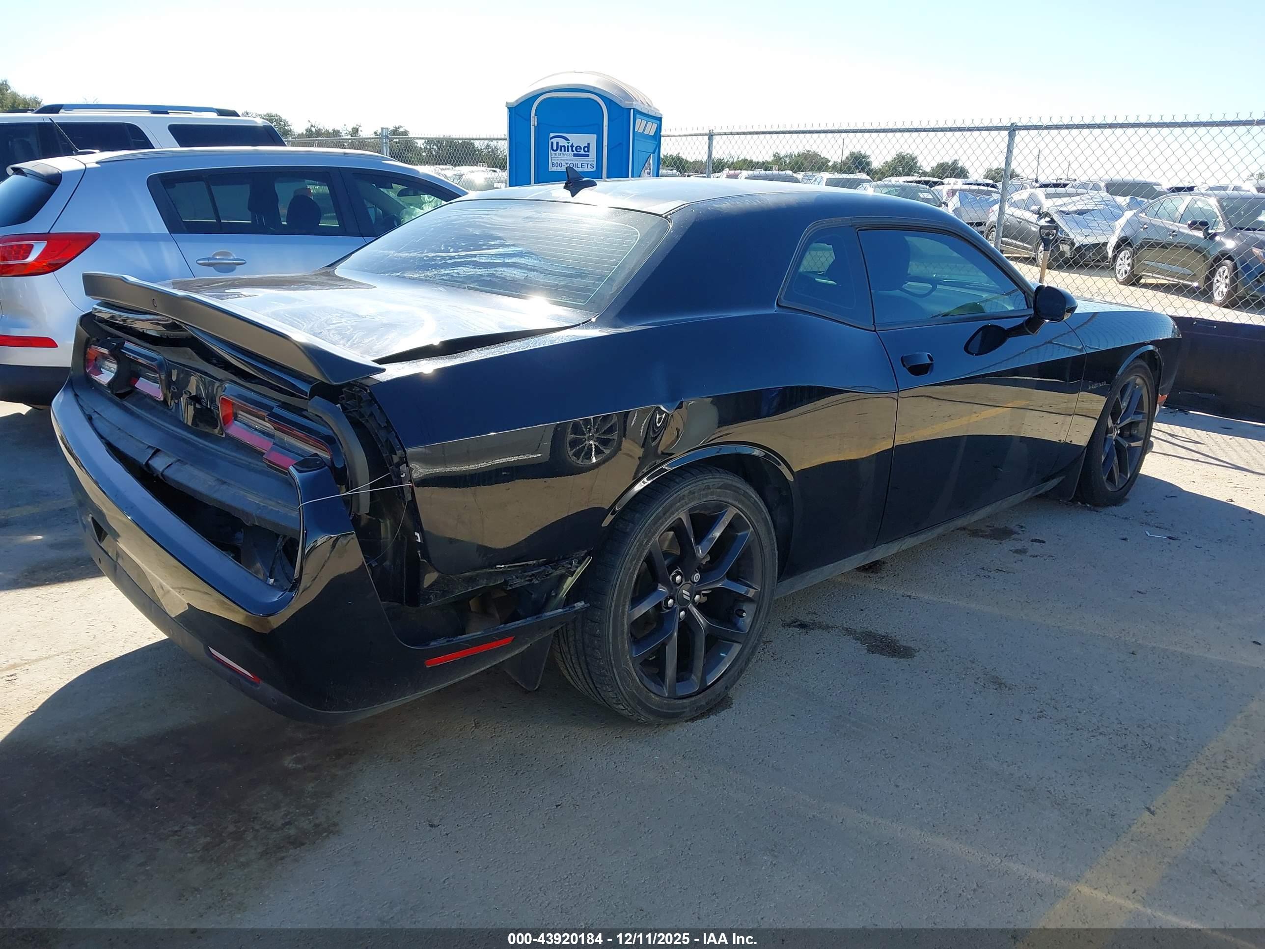 DODGE CHALLENGER image 4