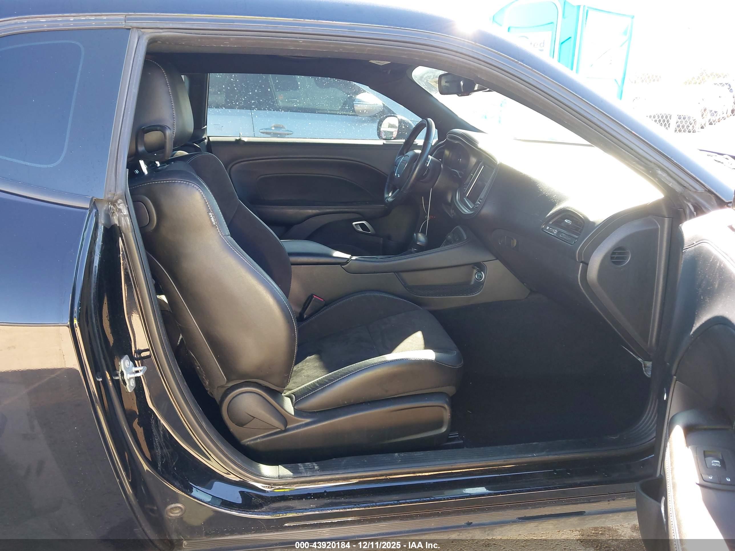 DODGE CHALLENGER image 5