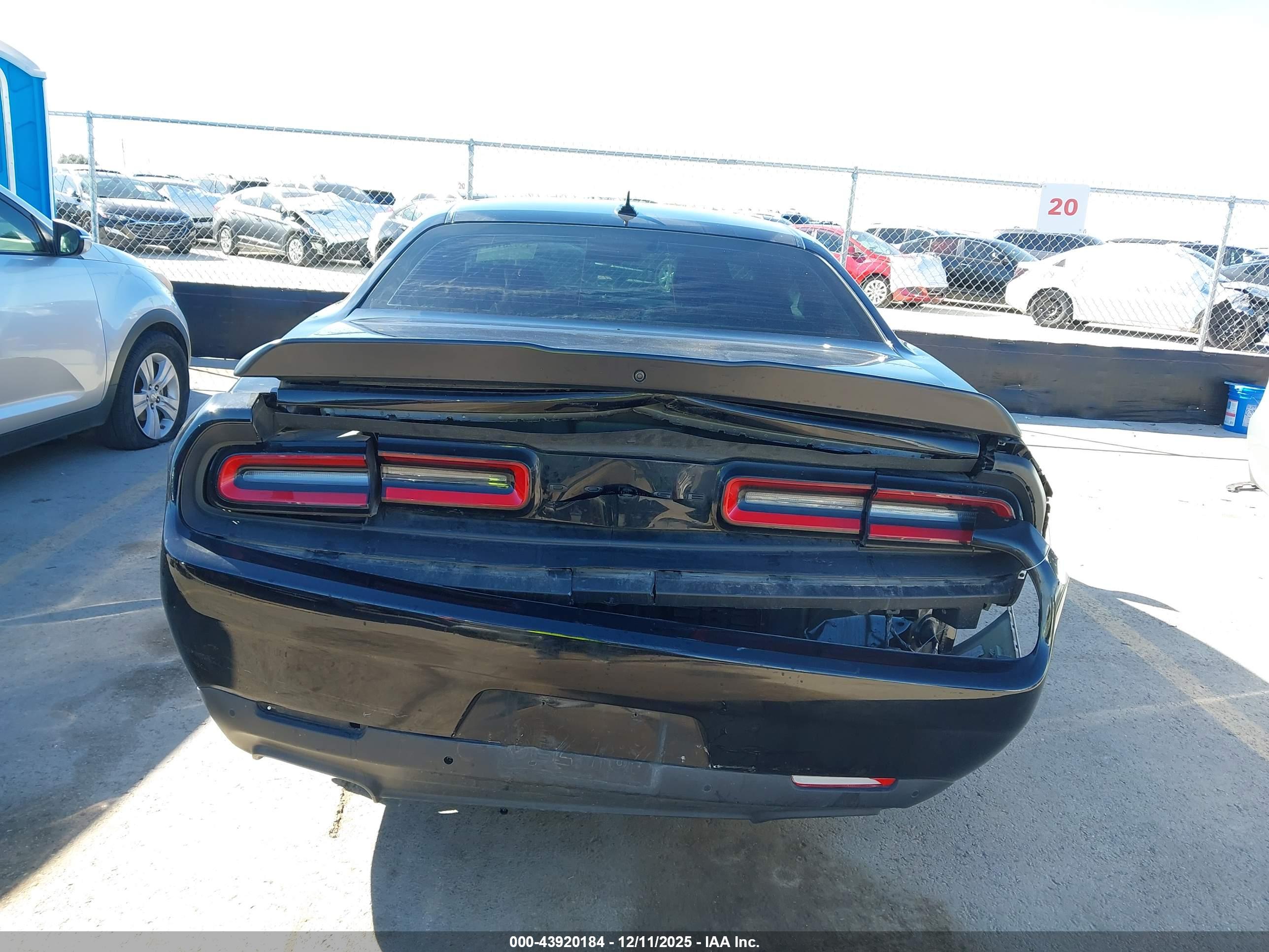 DODGE CHALLENGER image 6