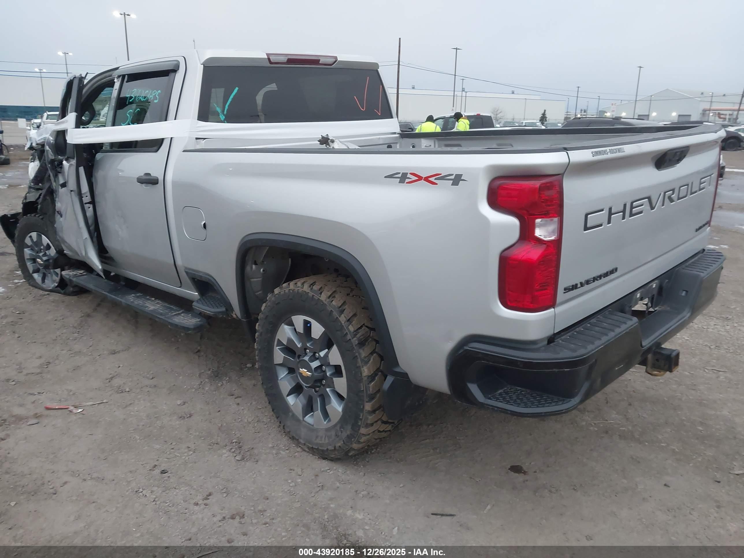 CHEVROLET SILVERADO image 3