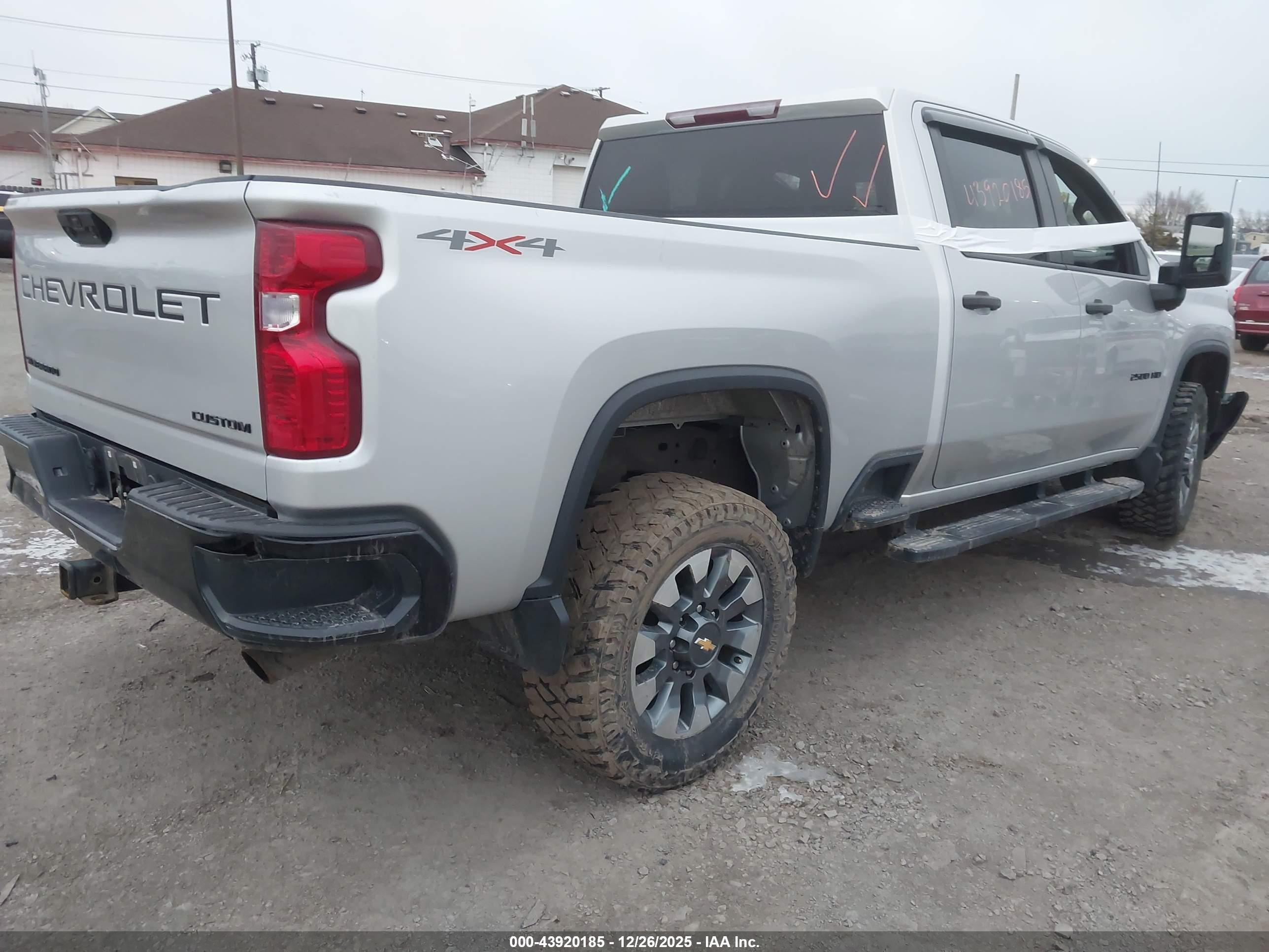 CHEVROLET SILVERADO image 4
