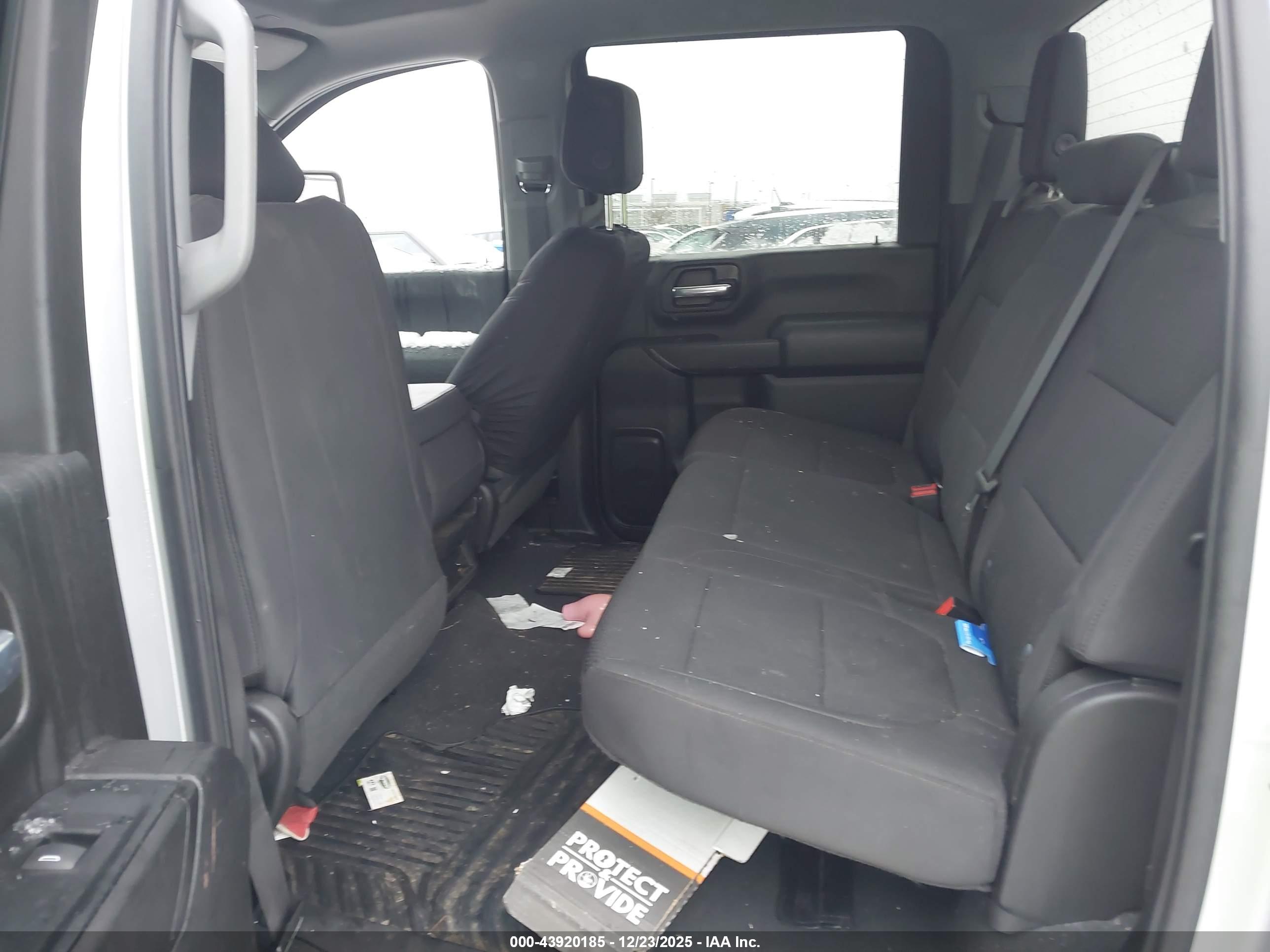 CHEVROLET SILVERADO image 8