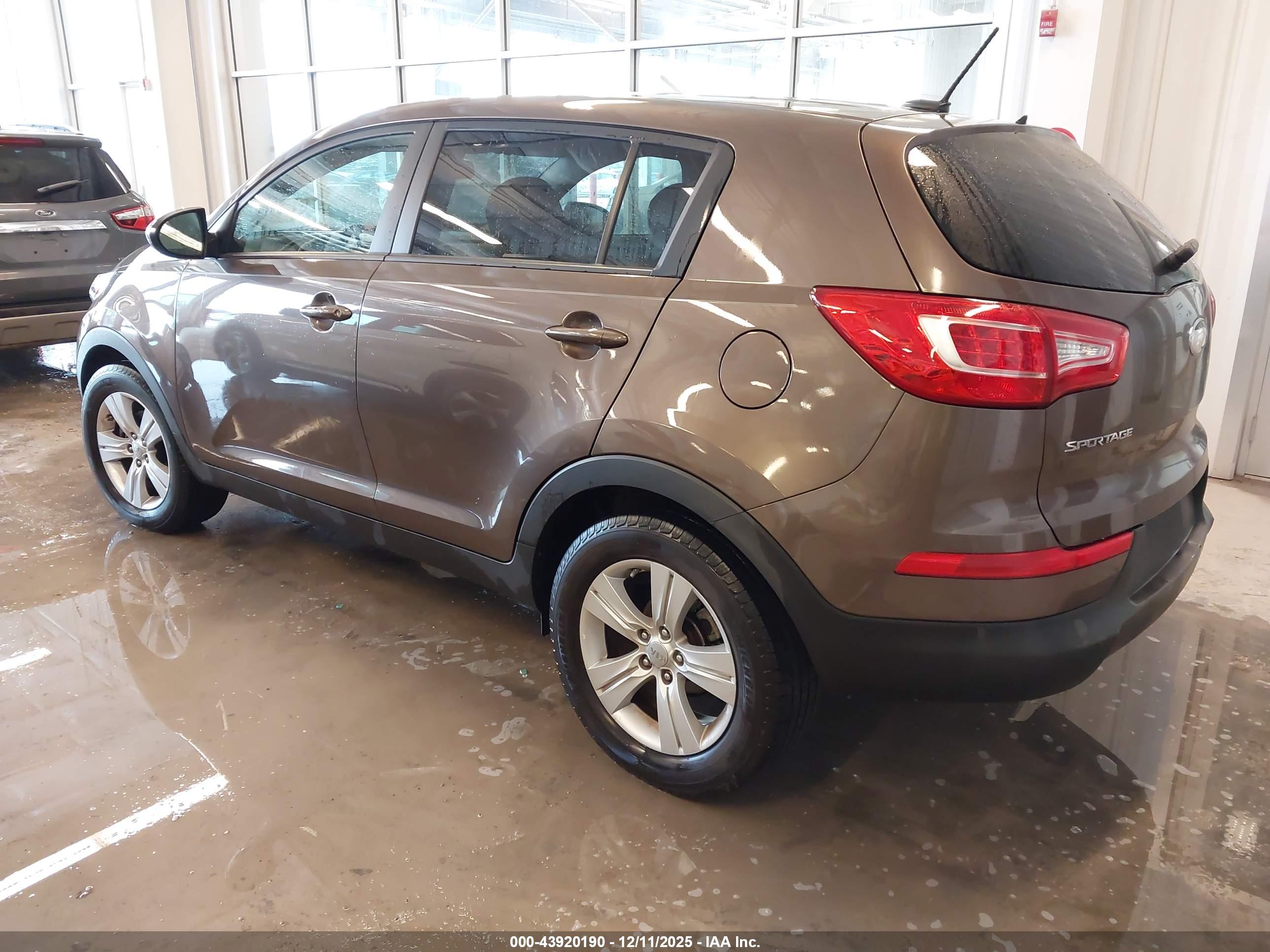 KIA SPORTAGE image 3