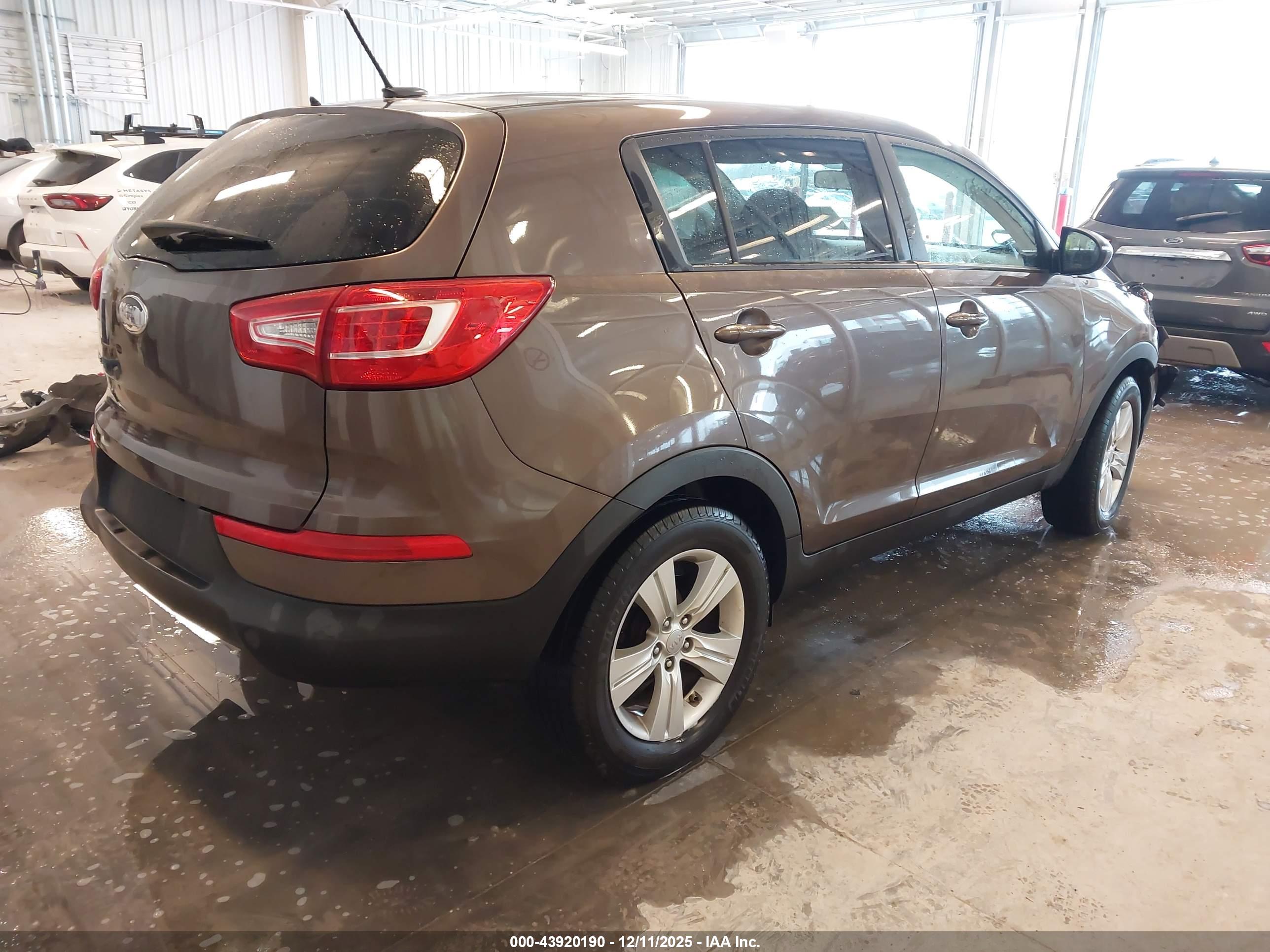 KIA SPORTAGE image 4