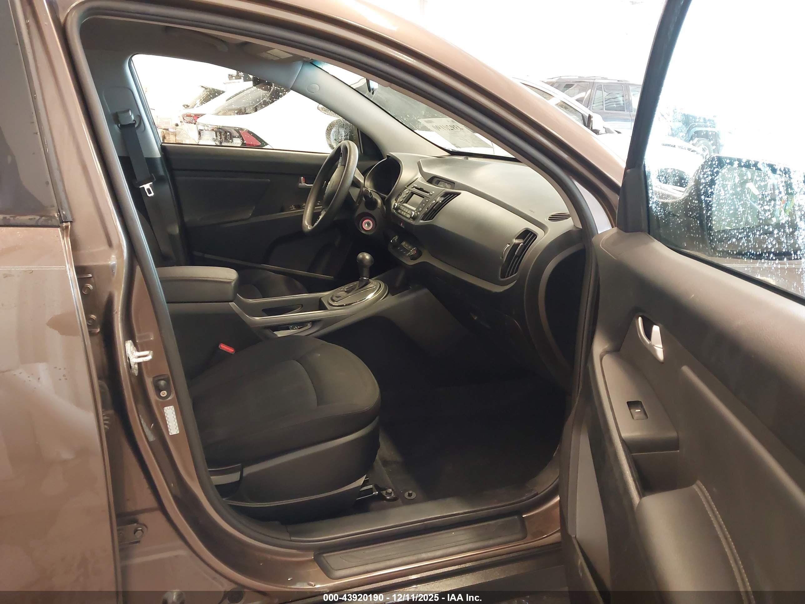 KIA SPORTAGE image 5
