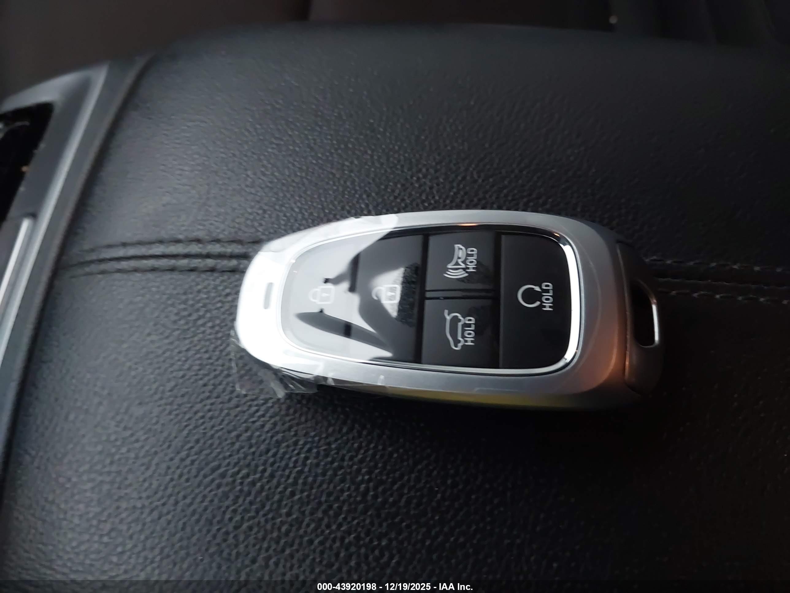 HYUNDAI TUCSON image 11