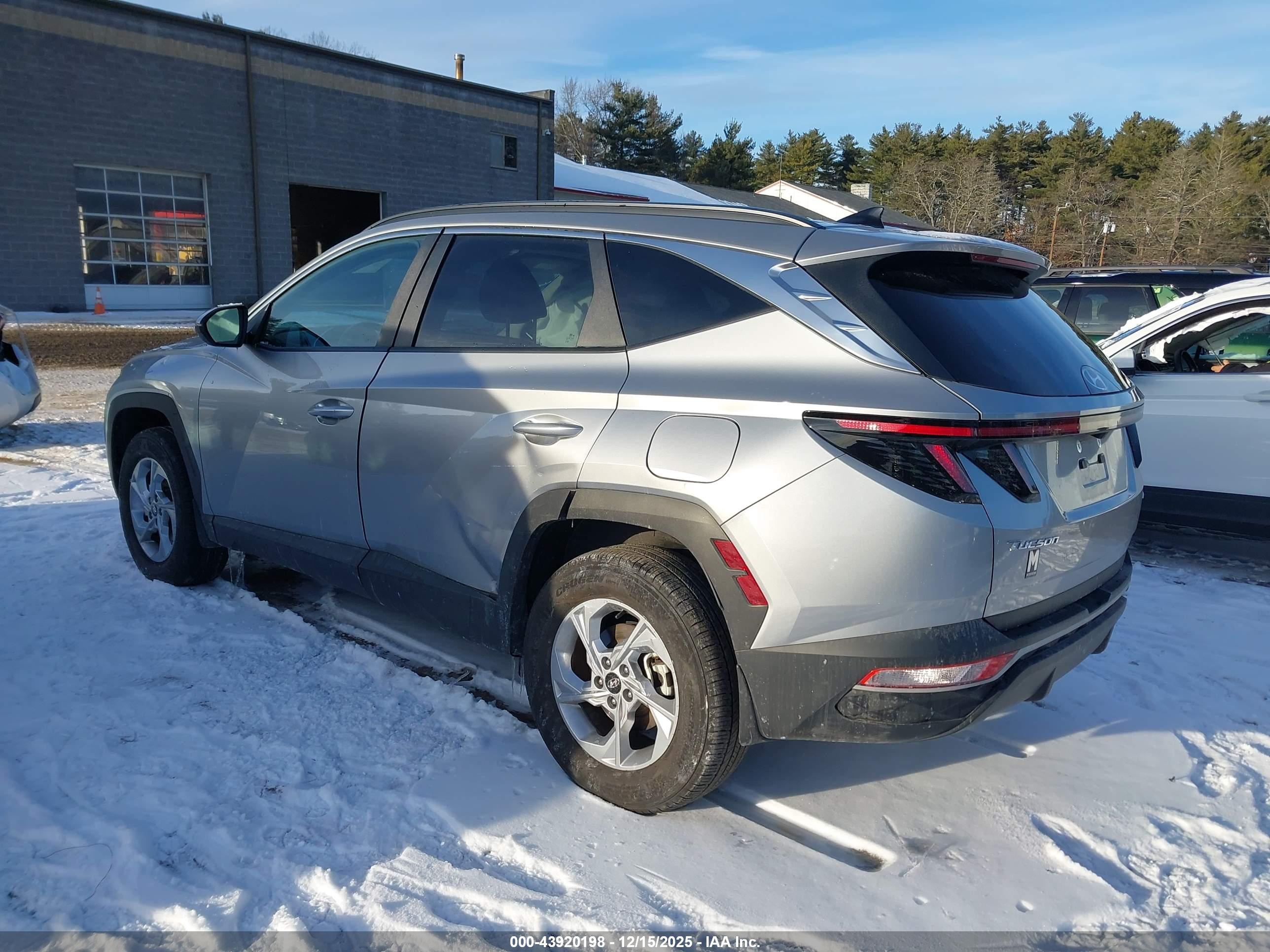 HYUNDAI TUCSON image 3