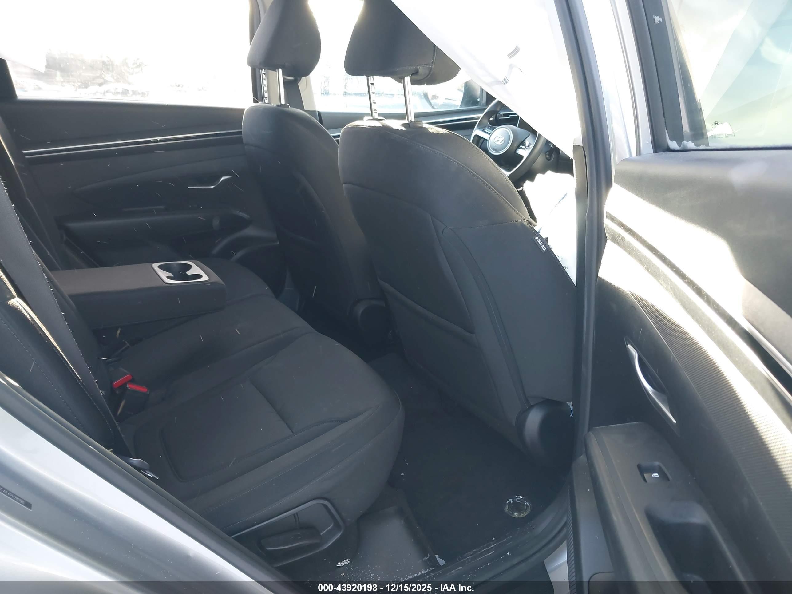 HYUNDAI TUCSON image 8