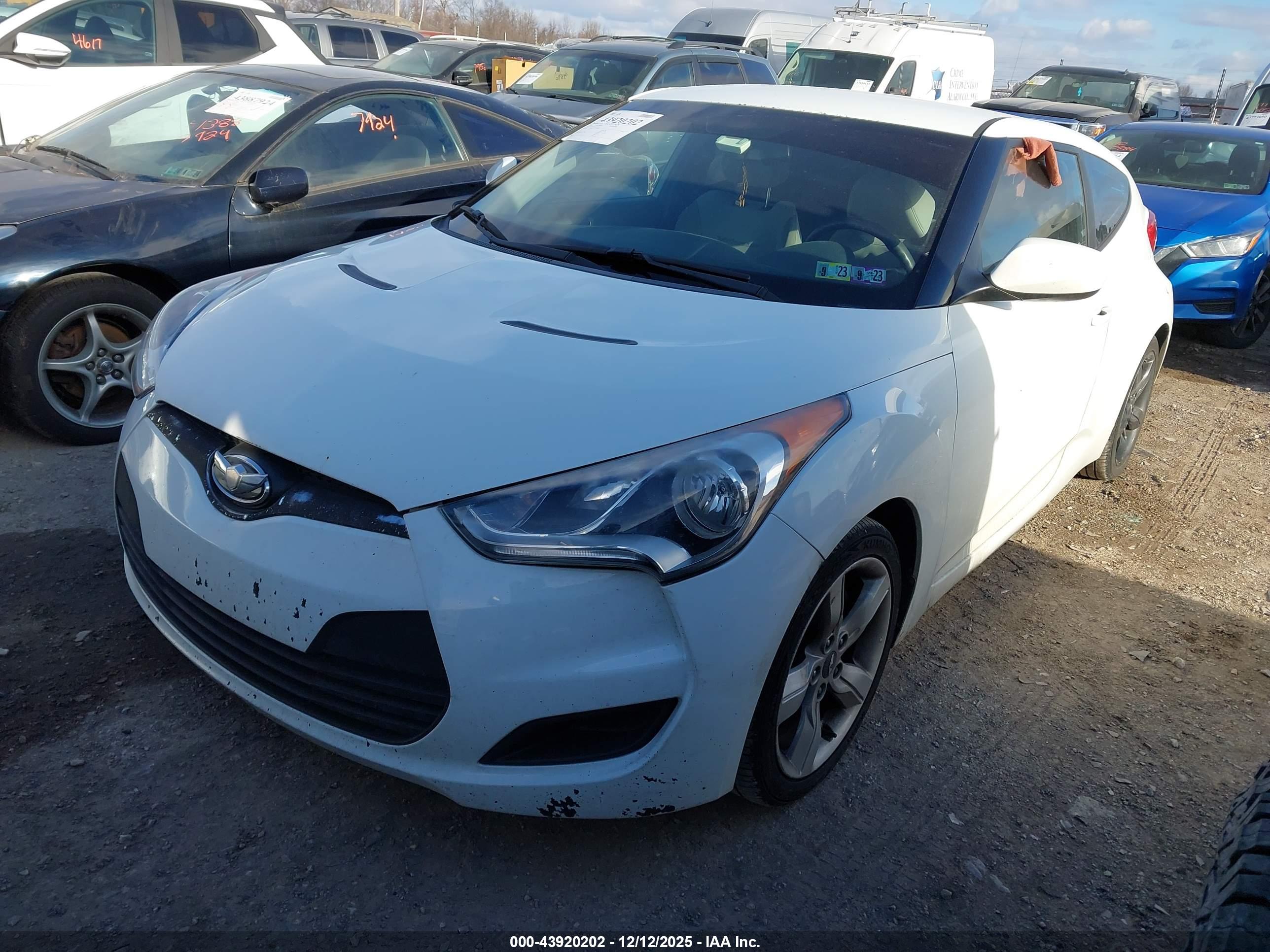HYUNDAI VELOSTER image 2
