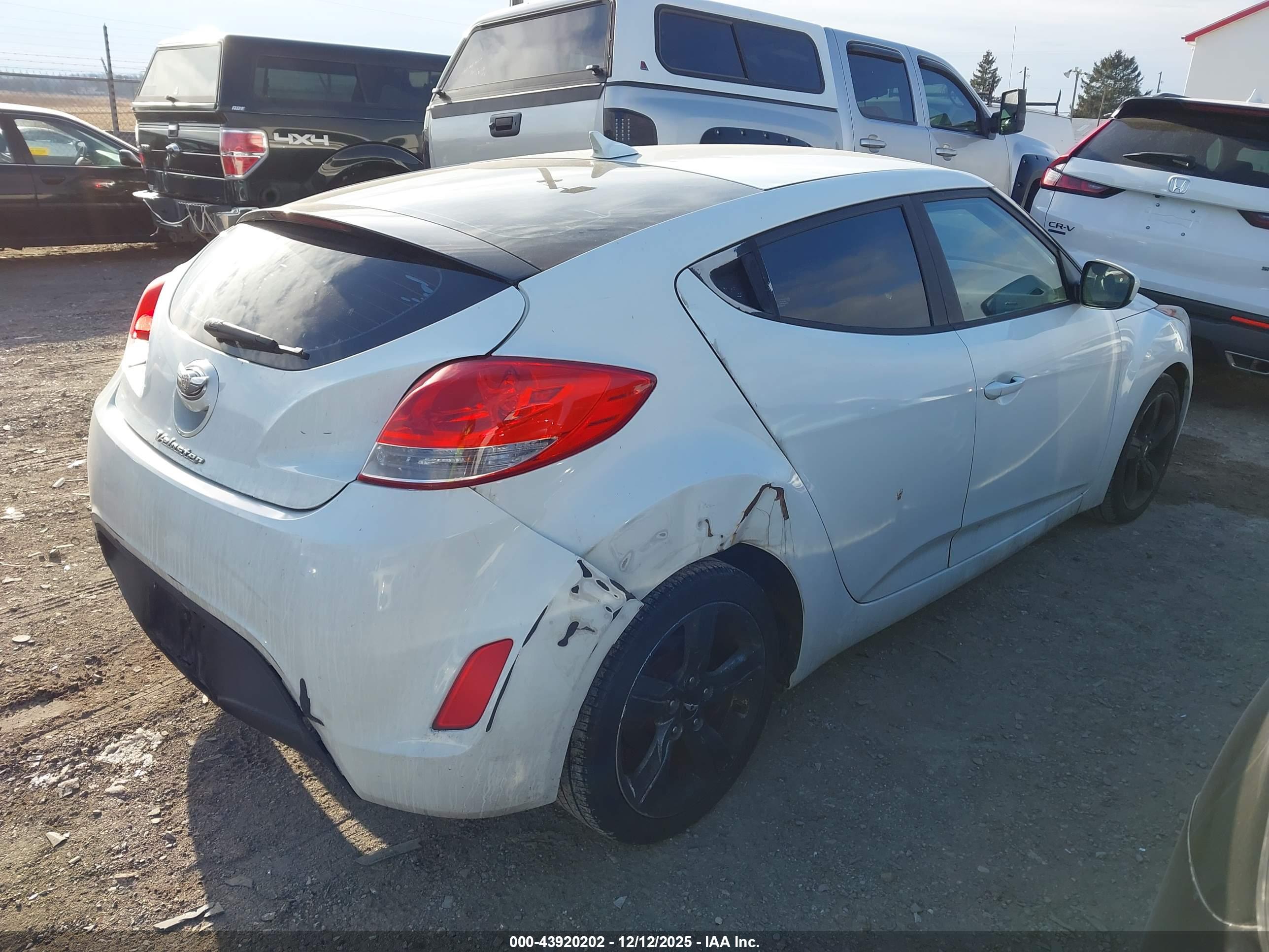 HYUNDAI VELOSTER image 4